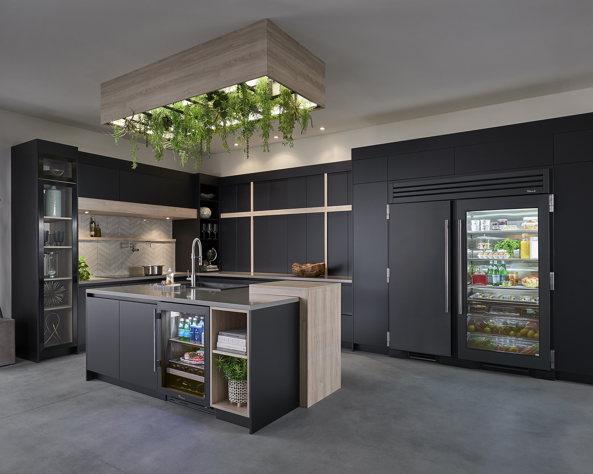 Undercounter Beverage Center, Right Hinged TBC24RSGC