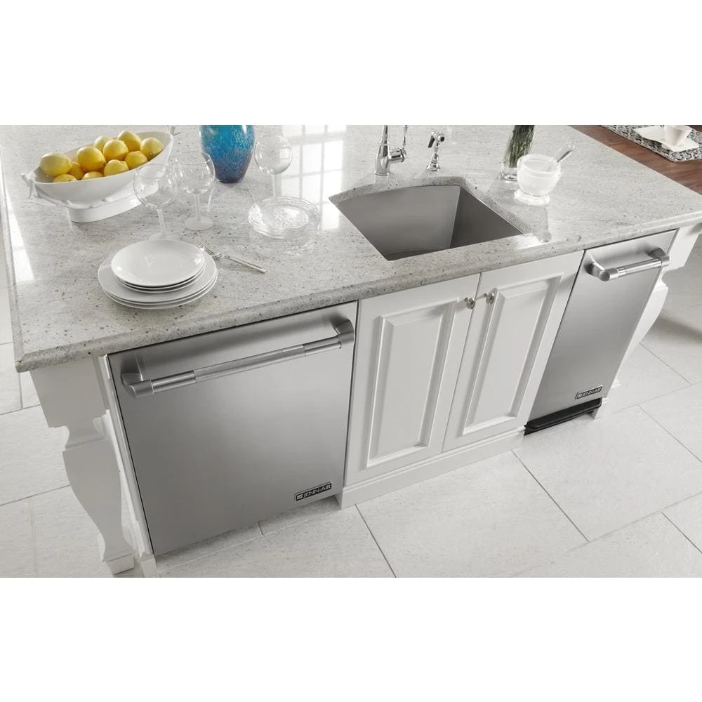 Panel-Ready 15" Trash Compactor TC607X