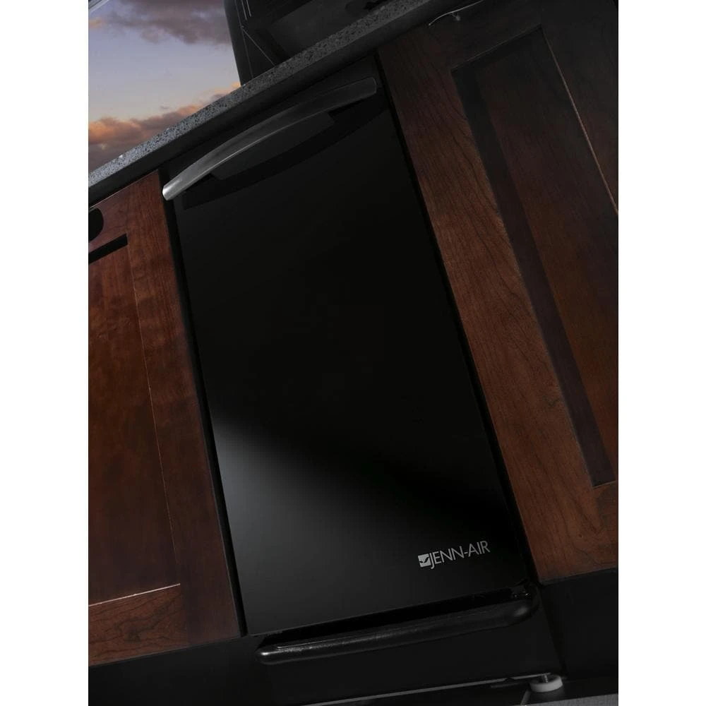 Panel-Ready 15" Trash Compactor TC607X