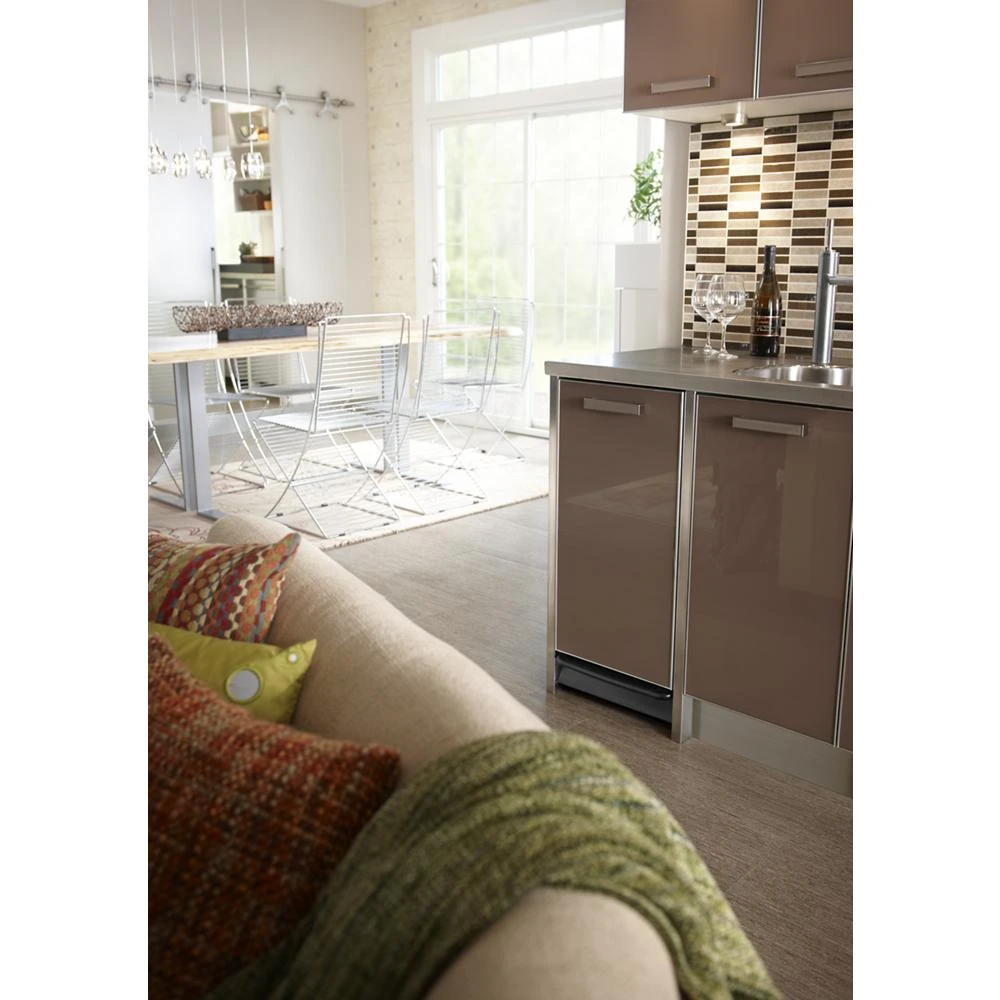 Panel-Ready 15" Trash Compactor TC607X