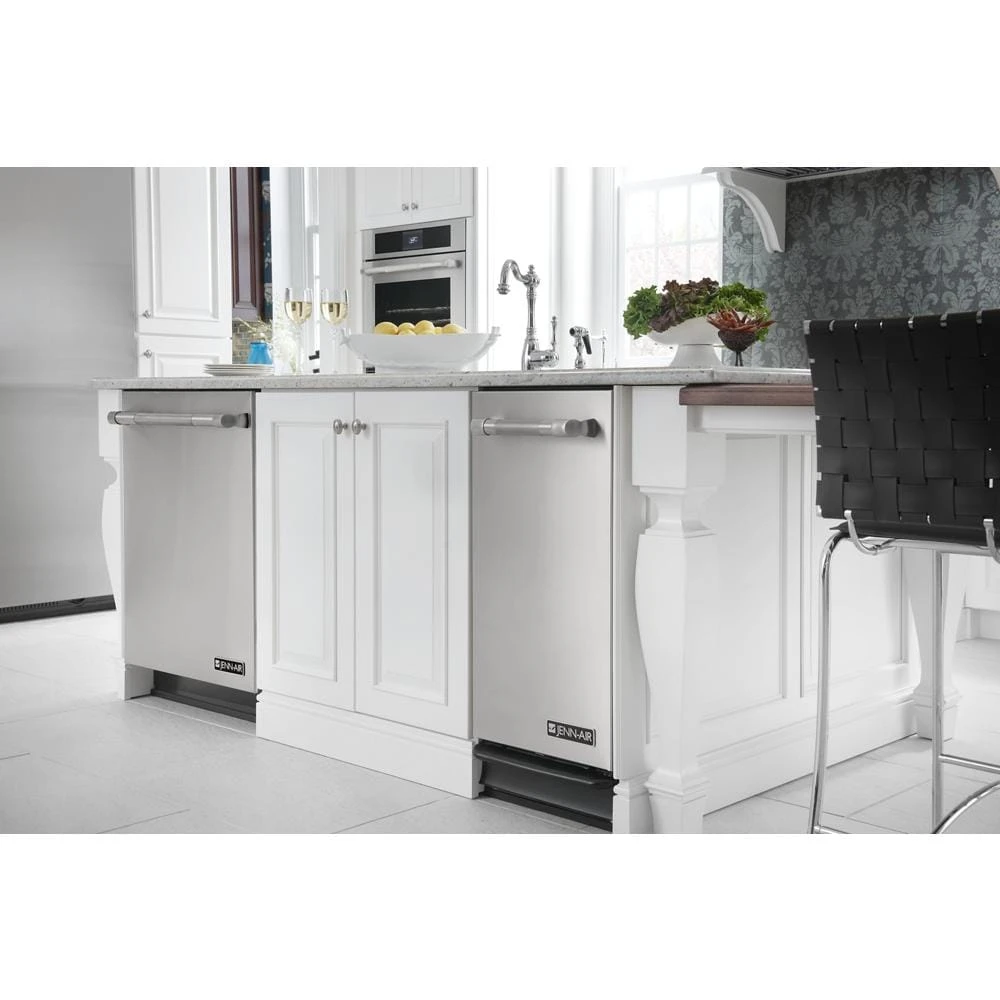 Panel-Ready 15" Trash Compactor TC607X