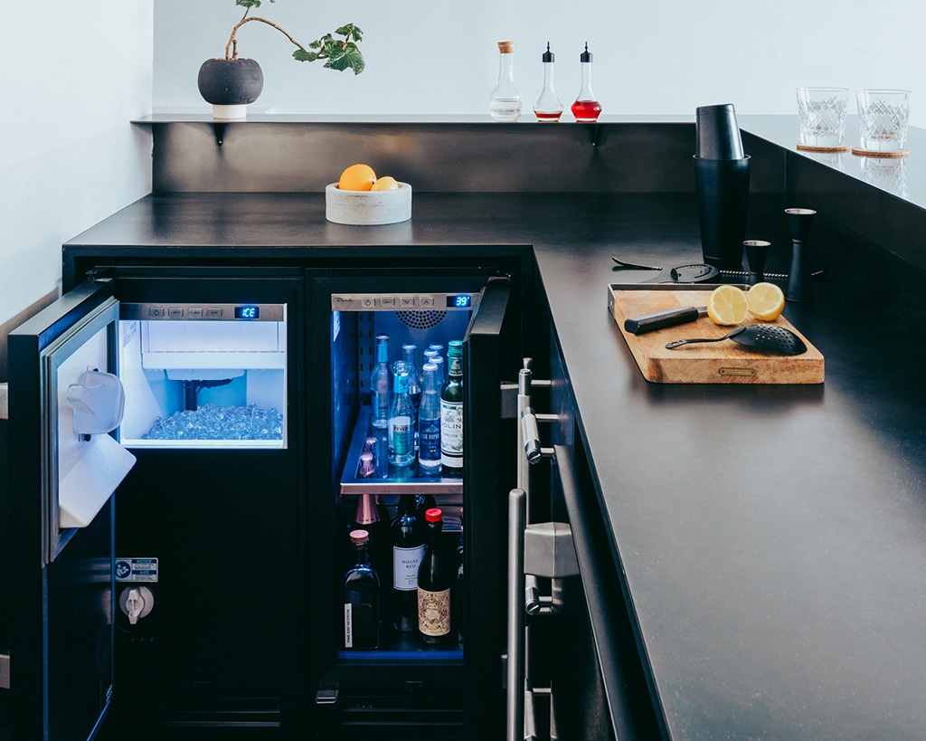 Undercounter Refrigerator, Left Hinged, Ultra Matte Black, Brass Hardware TUR15LOGCDSK085H01