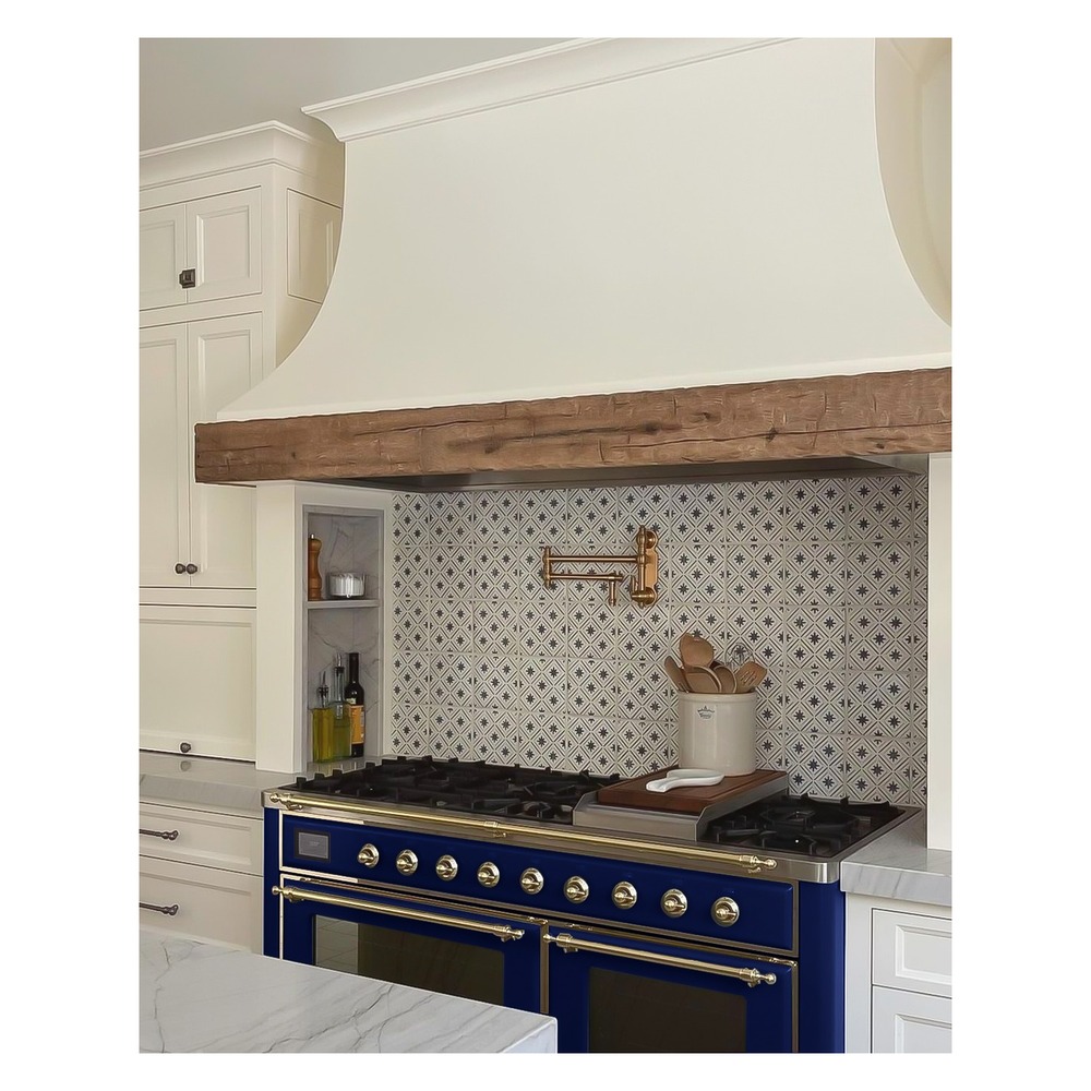 Majestic II Series 60" Dual Fuel Natural Gas Freestanding Range UM15FDNS3MBC