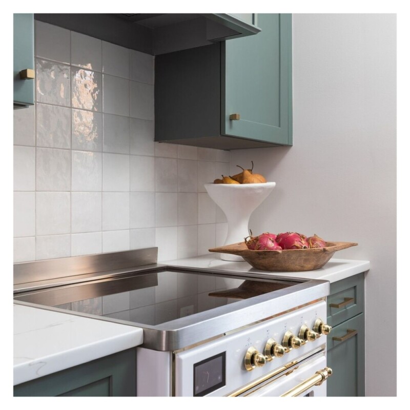 Majestic II Series 30" Electric Freestanding Range UMI30NE3WHG