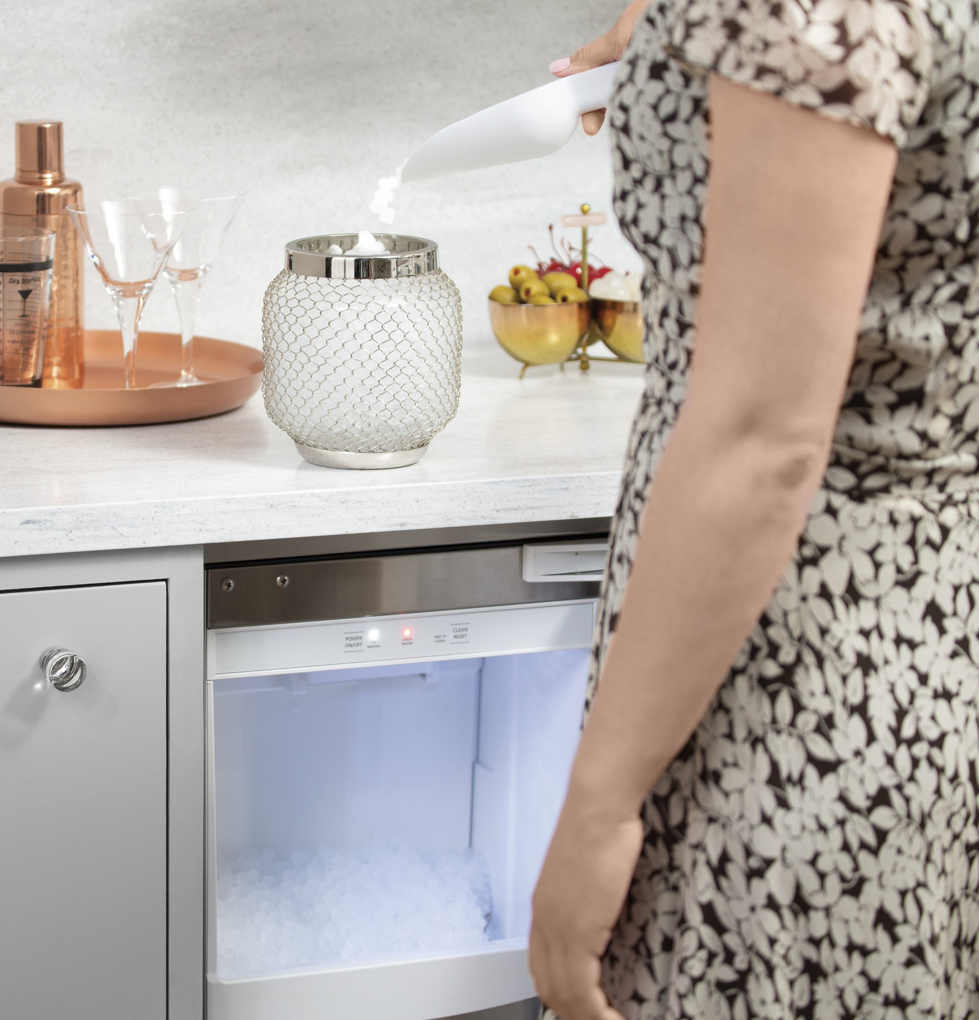 Ice Maker 15-Inch Panel-Ready - Nugget Ice UNC15NJII