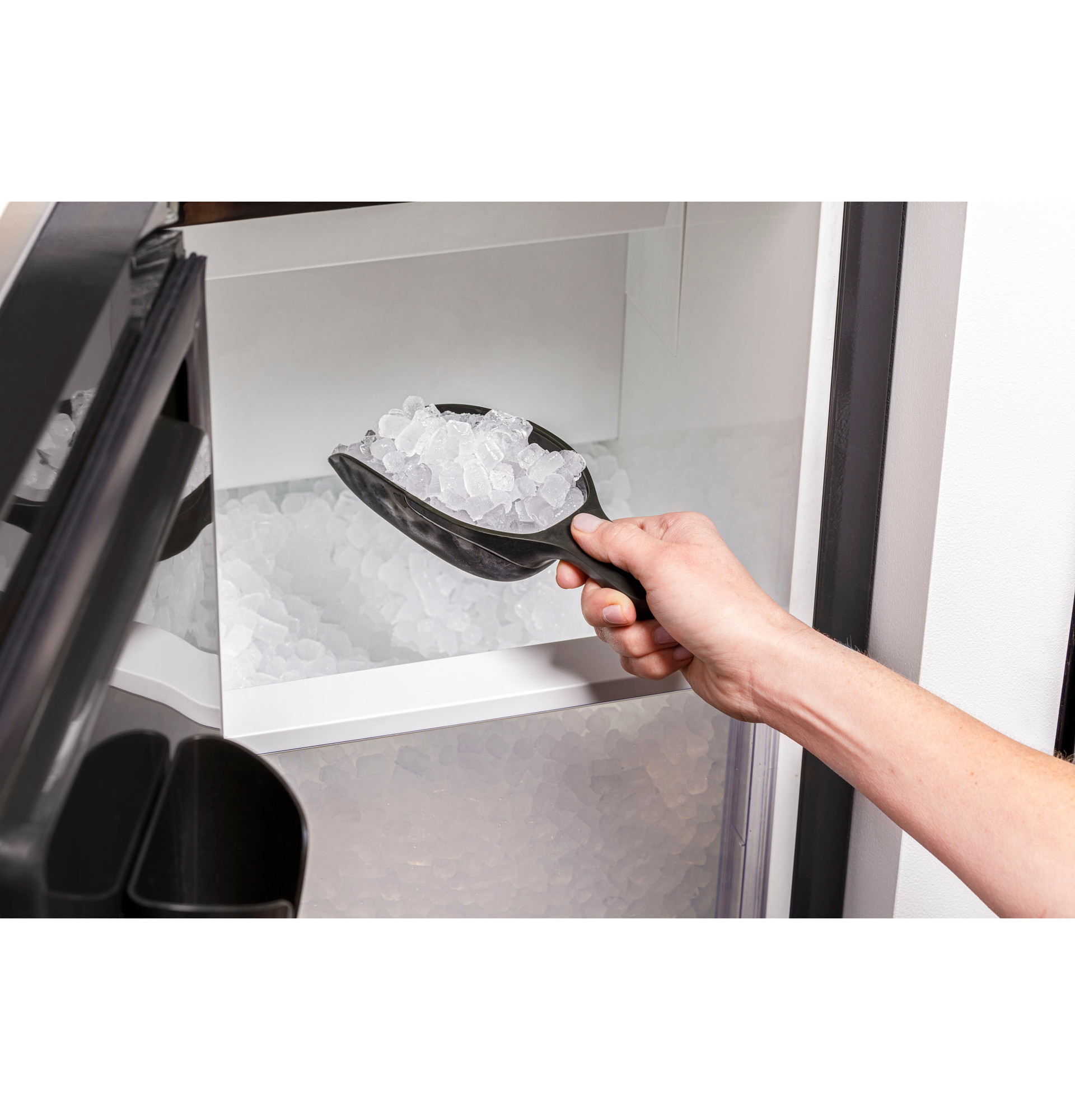 Ice Maker 15-Inch Panel-Ready - Nugget Ice UNC15NPRII