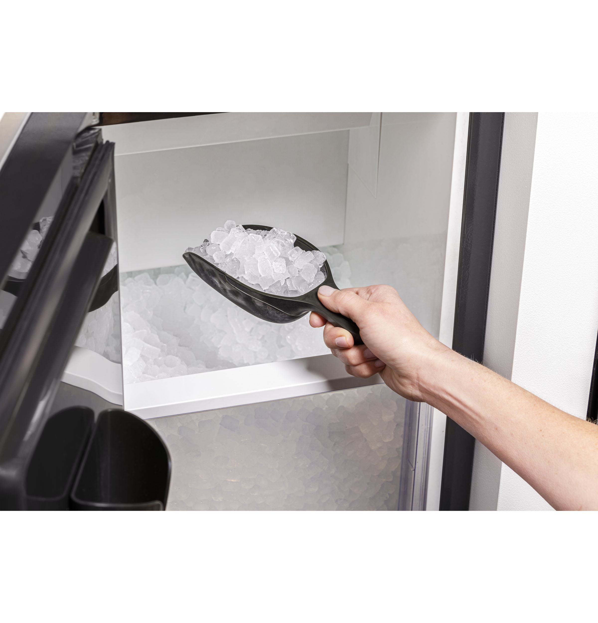 Ice Maker 15-Inch Panel-Ready - Nugget Ice UNC15NPRII