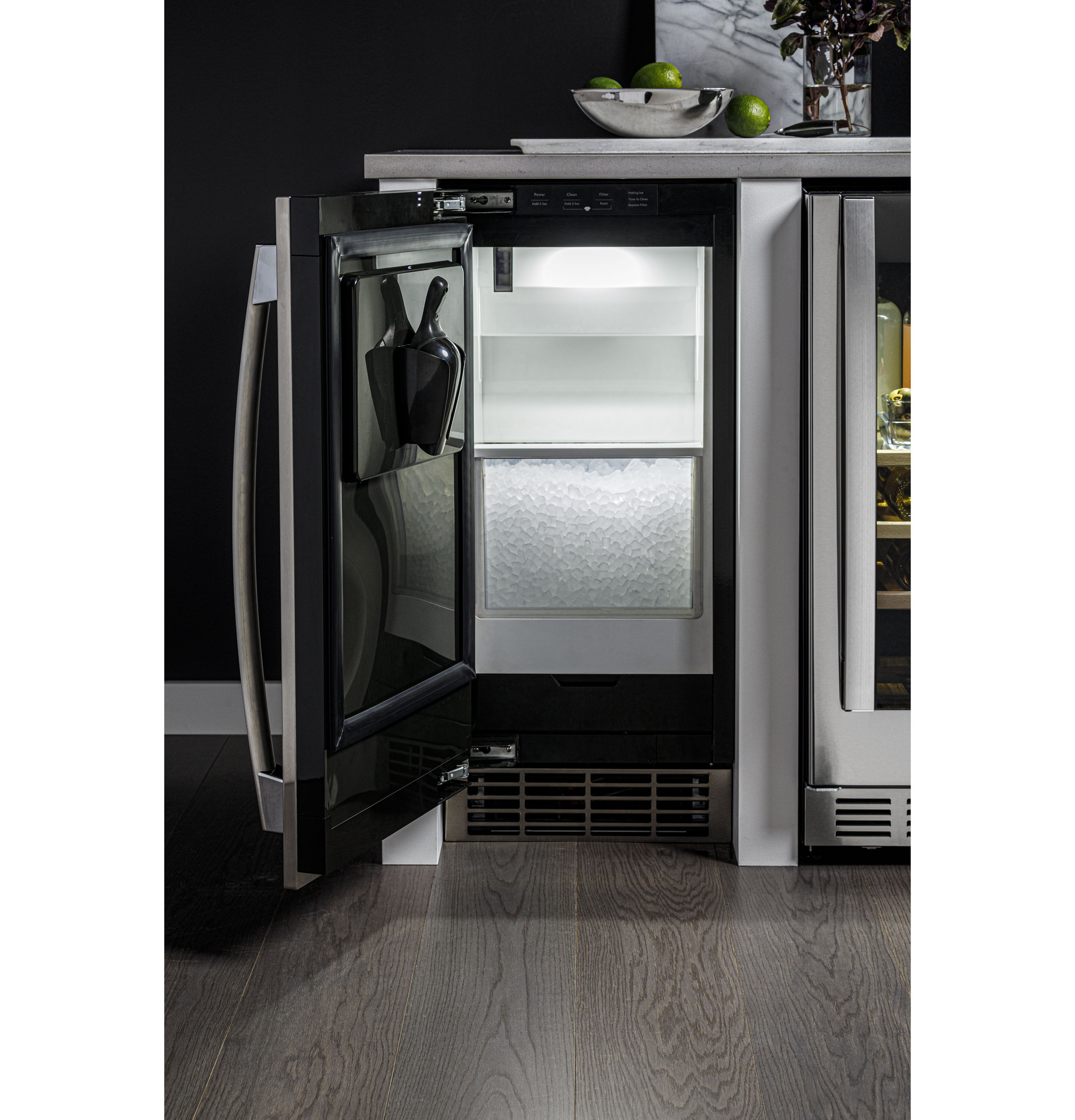 Ice Maker 15-Inch Panel-Ready - Nugget Ice UNC15NPRII