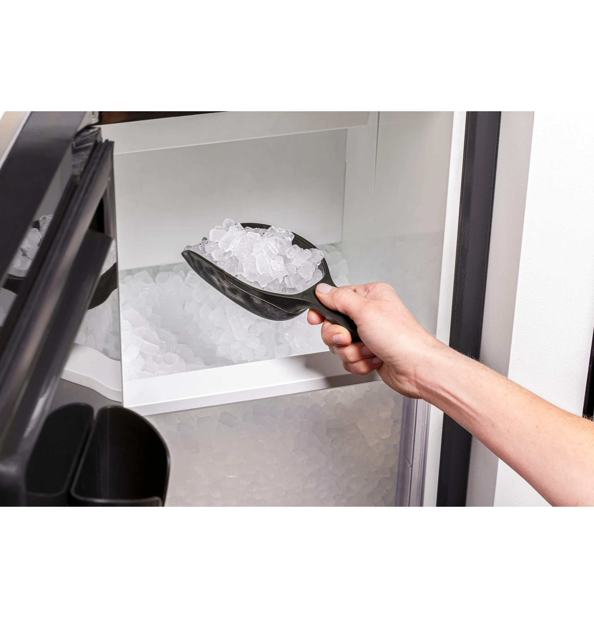 Ice Maker 15-Inch Panel-Ready - Nugget Ice UNC15NPWII