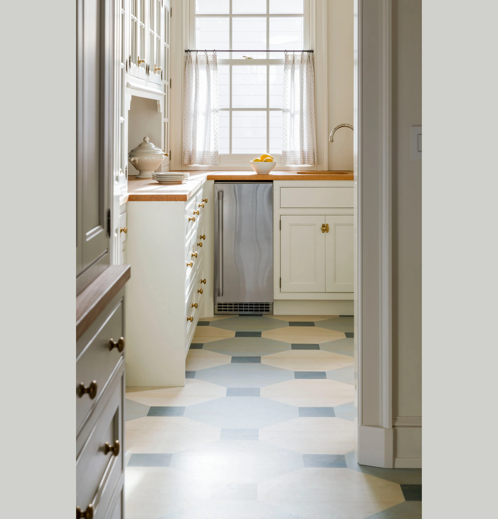 Ice Maker 15-Inch Panel-Ready - Nugget Ice UNC15NPWII