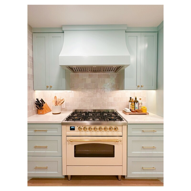 Nostalgie II Series 36 inch Freestanding Dual Fuel Range with Natural Gas, 6 Sealed Burners, 3.5 cu. ft. Total Oven Capacity, Griddle, Convection Oven, Continuous Grates, Storage Drawer, with UP36FNMPAWB