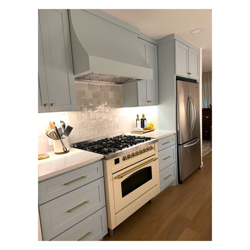 Nostalgie II Series 36 inch Freestanding Dual Fuel Range with Natural Gas, 6 Sealed Burners, 3.5 cu. ft. Total Oven Capacity, Griddle, Convection Oven, Continuous Grates, Storage Drawer, with UP36FNMPAWB