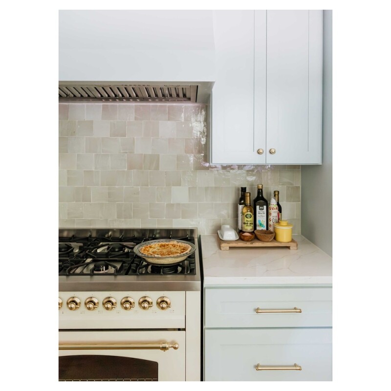 Nostalgie II Series 36 inch Freestanding Dual Fuel Range with Natural Gas, 6 Sealed Burners, 3.5 cu. ft. Total Oven Capacity, Griddle, Convection Oven, Continuous Grates, Storage Drawer, with UP36FNMPAWB