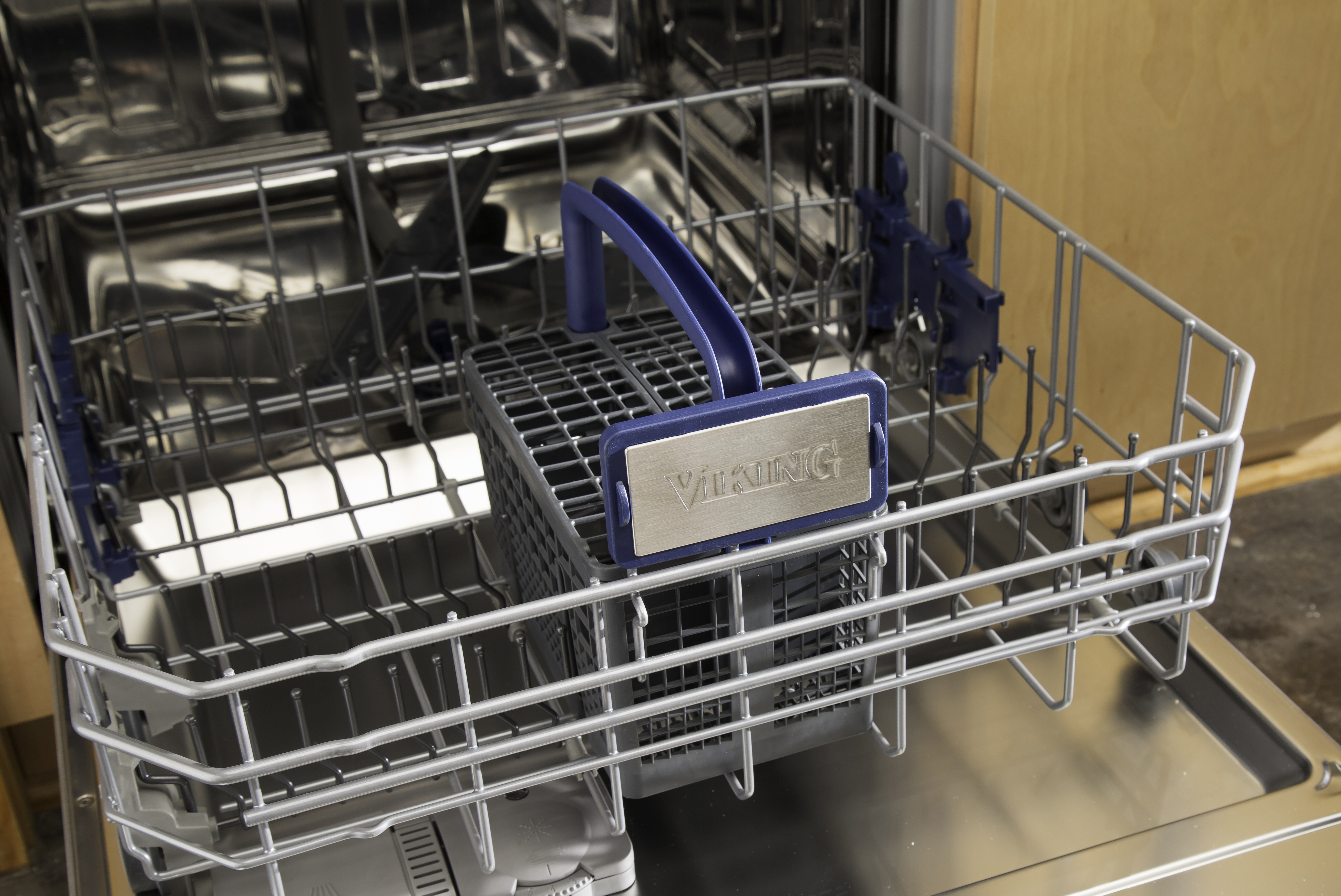 24"W. Dishwasher w/Installed Professional Stainless Steel Panel VDWU324SS