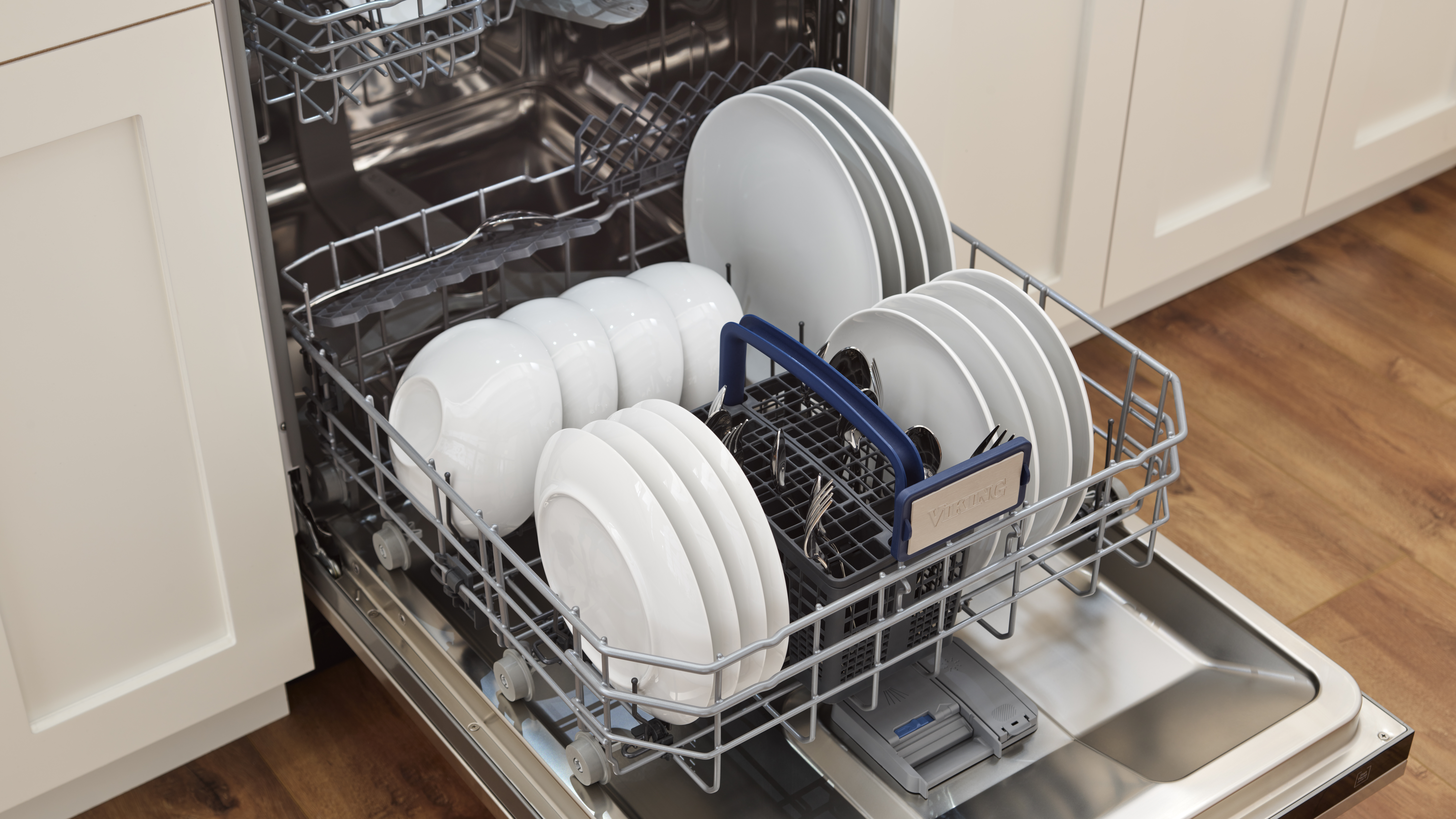 24"W. Dishwasher w/Installed Professional Stainless Steel Panel VDWU724SS