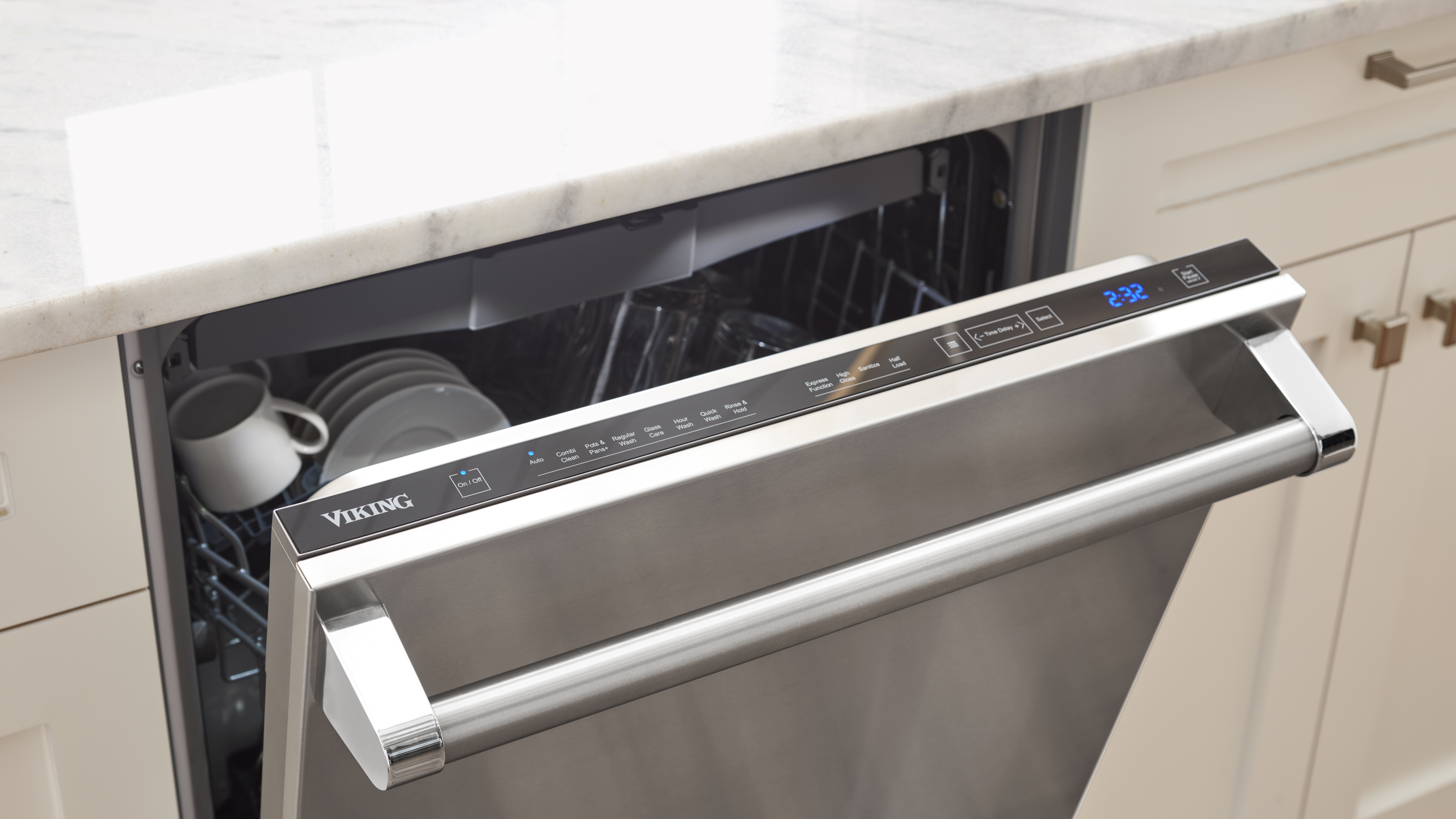 24"W. Dishwasher w/Installed Professional Stainless Steel Panel VDWU724SS