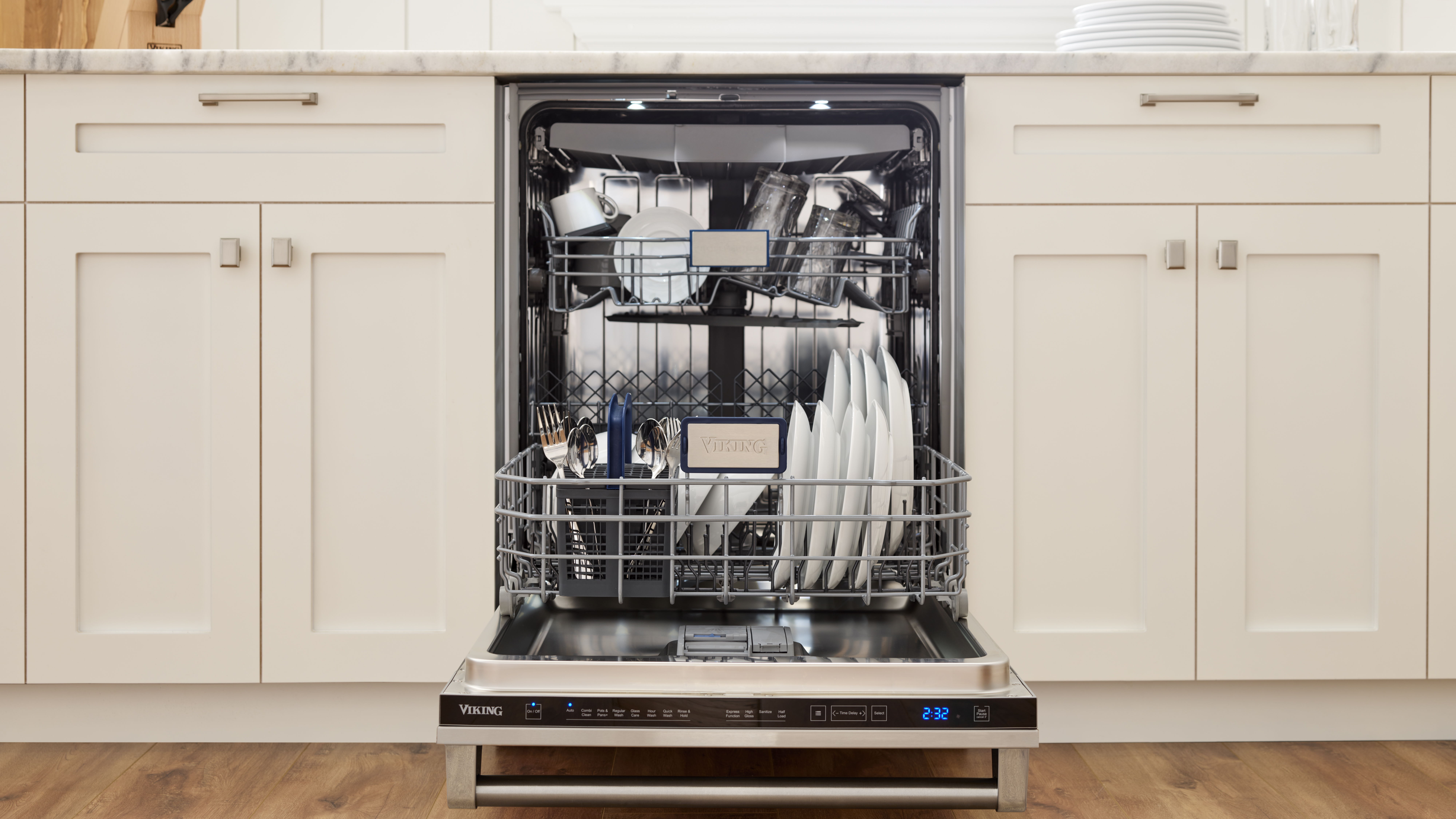 24"W. Dishwasher w/Installed Professional Stainless Steel Panel VDWU724SS
