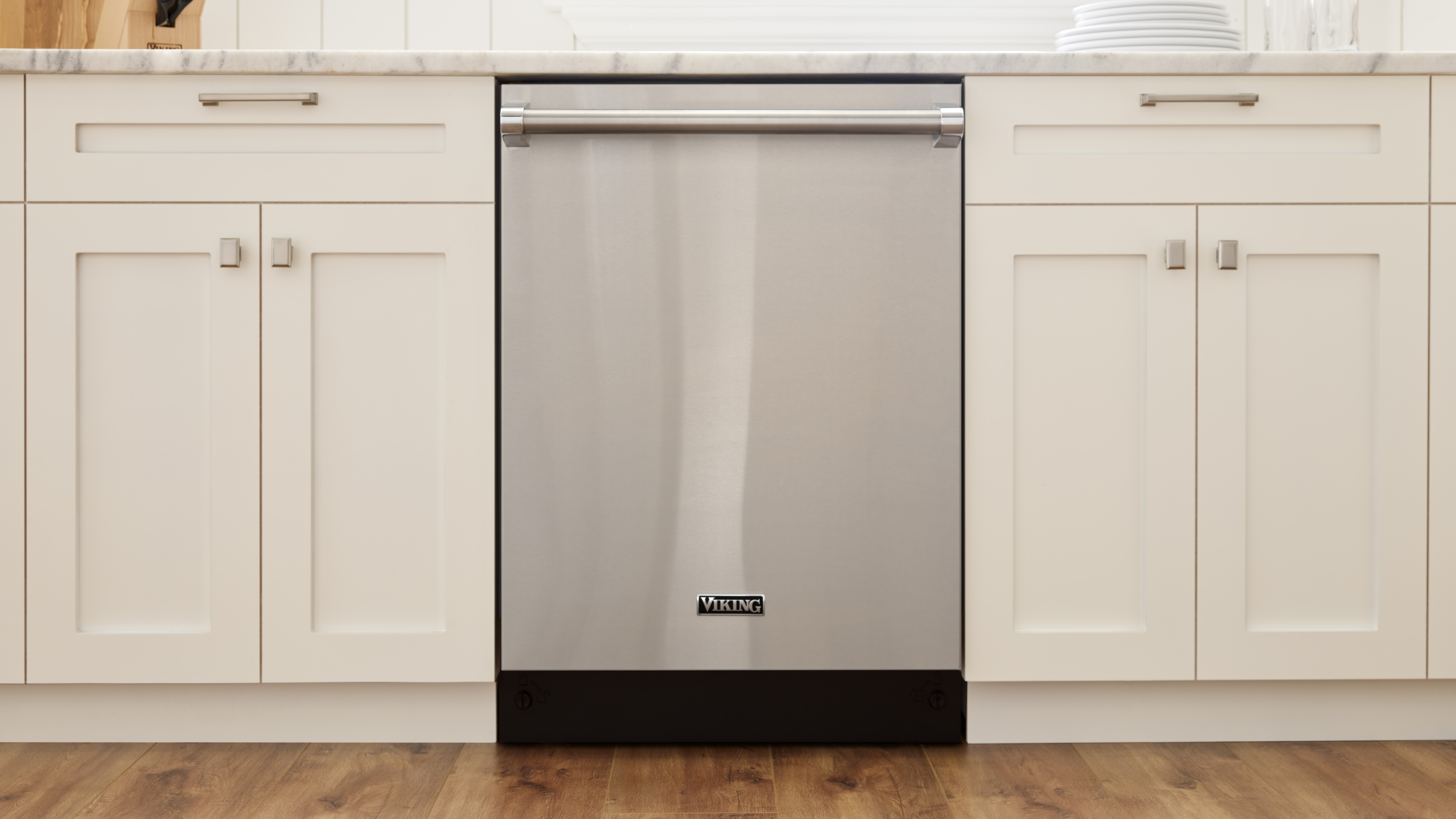 24"W. Dishwasher w/Installed Professional Stainless Steel Panel VDWU724SS