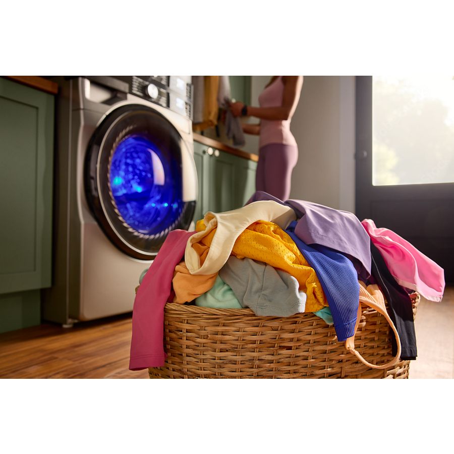 Smart ENERGY STAR® Front Load Laundry Tower with UV Clean Technology & FreshFlowTM Vent System 4.5 cu. ft. Washer & 7.4 cu. ft. Gas Dryer WGF5727TR