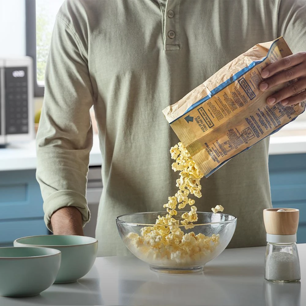 0.7 cu. ft. White Countertop Microwave With Steam Clean - 700 watt WMCS3018RW