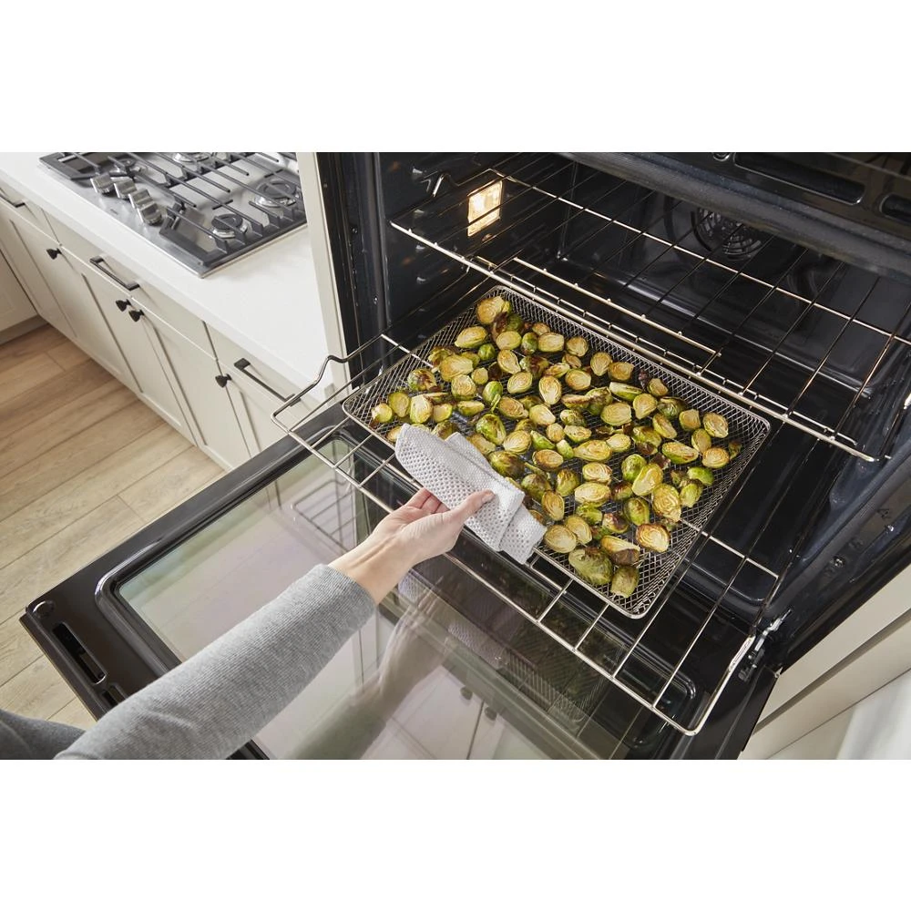 30-Inch Single Wall Oven with Air Fry When Connected - 5.0 Cu. Ft. WOES5030LB