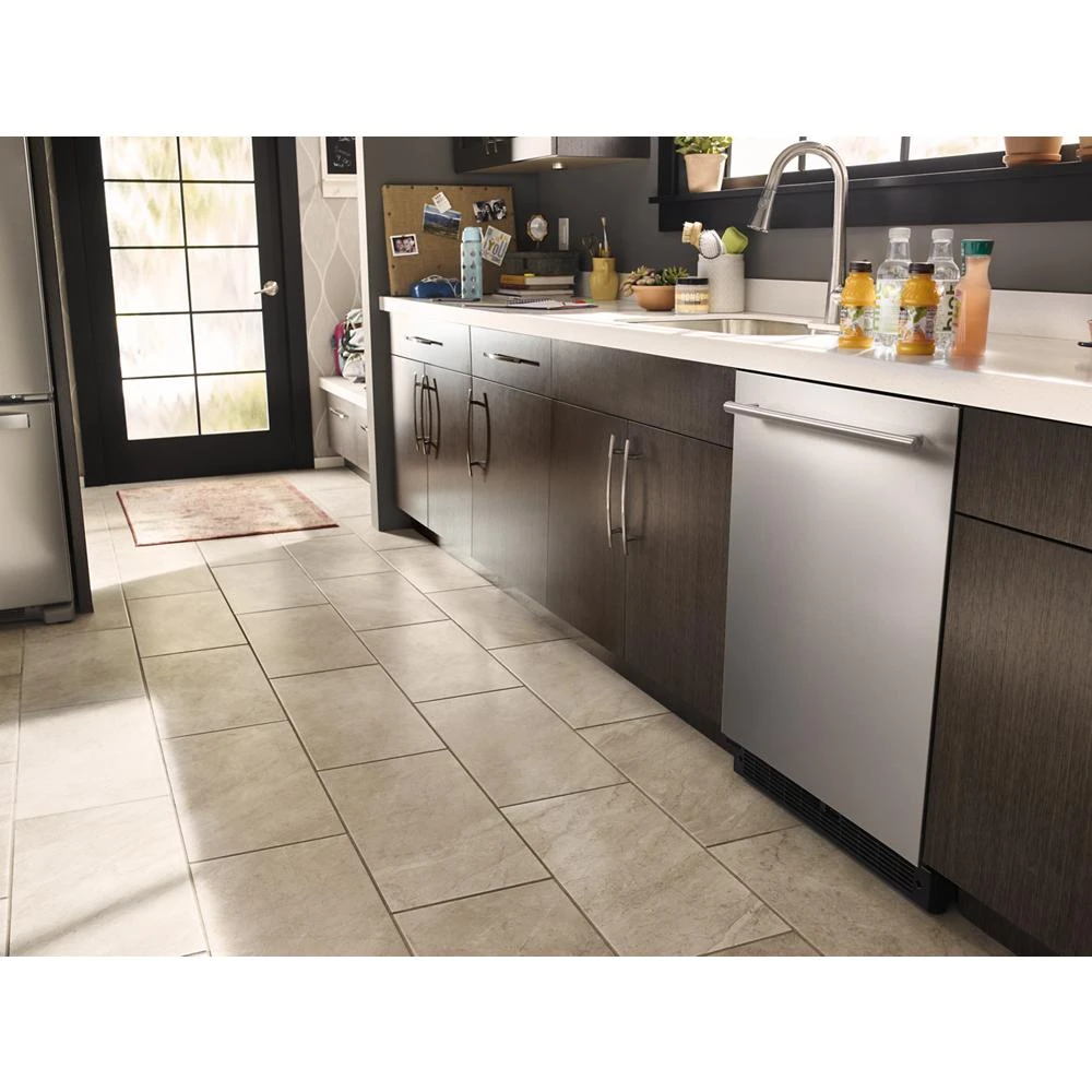 24-inch Wide Undercounter Refrigerator with Towel Bar Handle - 5.1 cu. ft. WUR35X24HZ