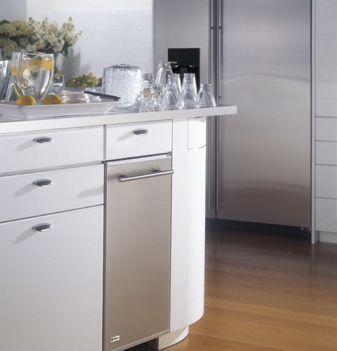 GE Monogram® High Production, Large Capacity Automatic Icemaker ZDIS15CSS