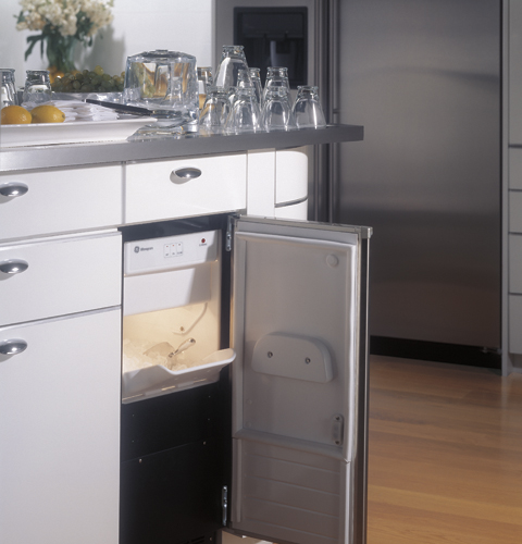 GE Monogram® High Production, Large Capacity Automatic Icemaker ZDIS15CSS