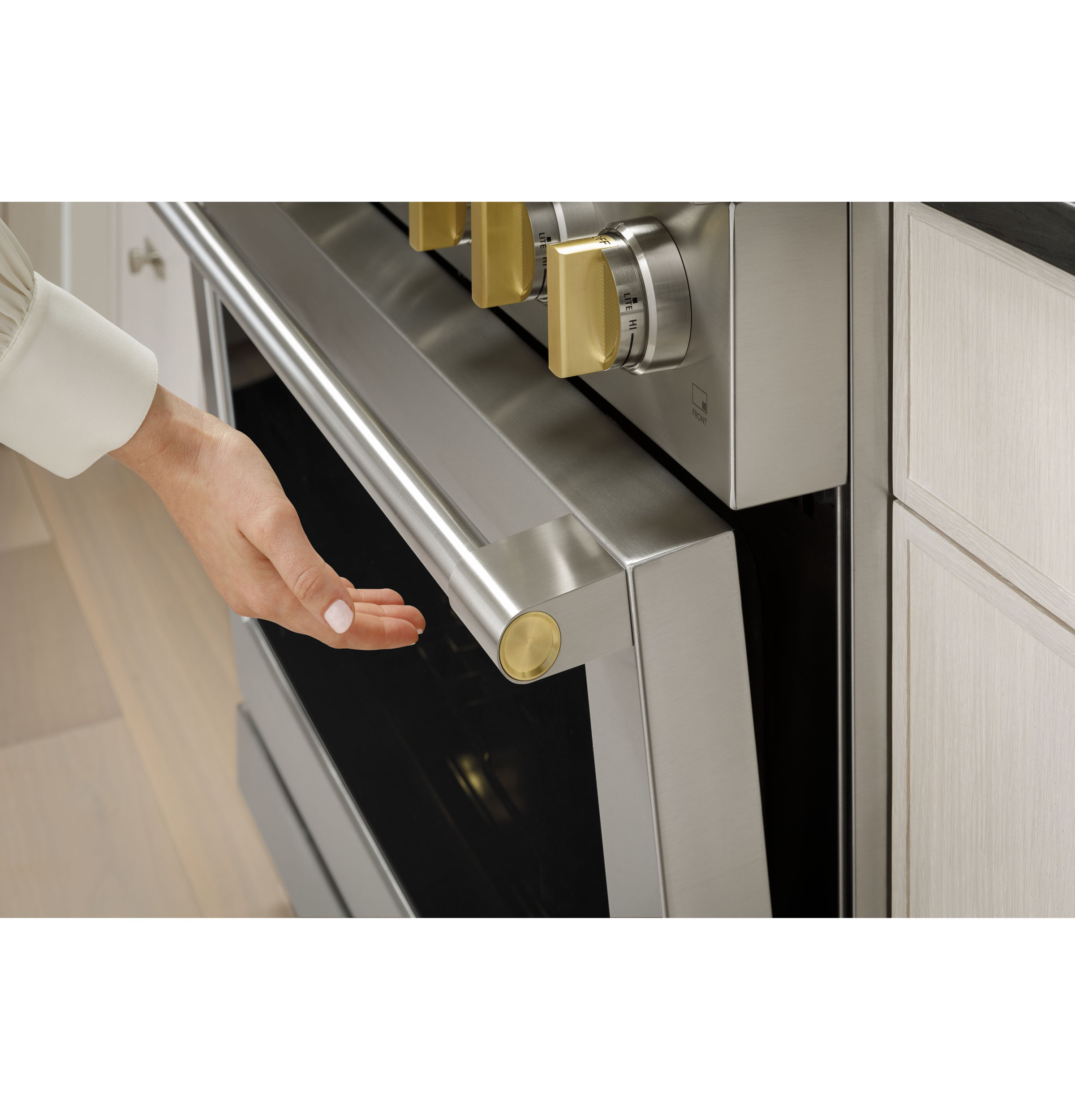 Monogram 36" Dual-Fuel Professional Range with 6 Burners ZDP366NTSS