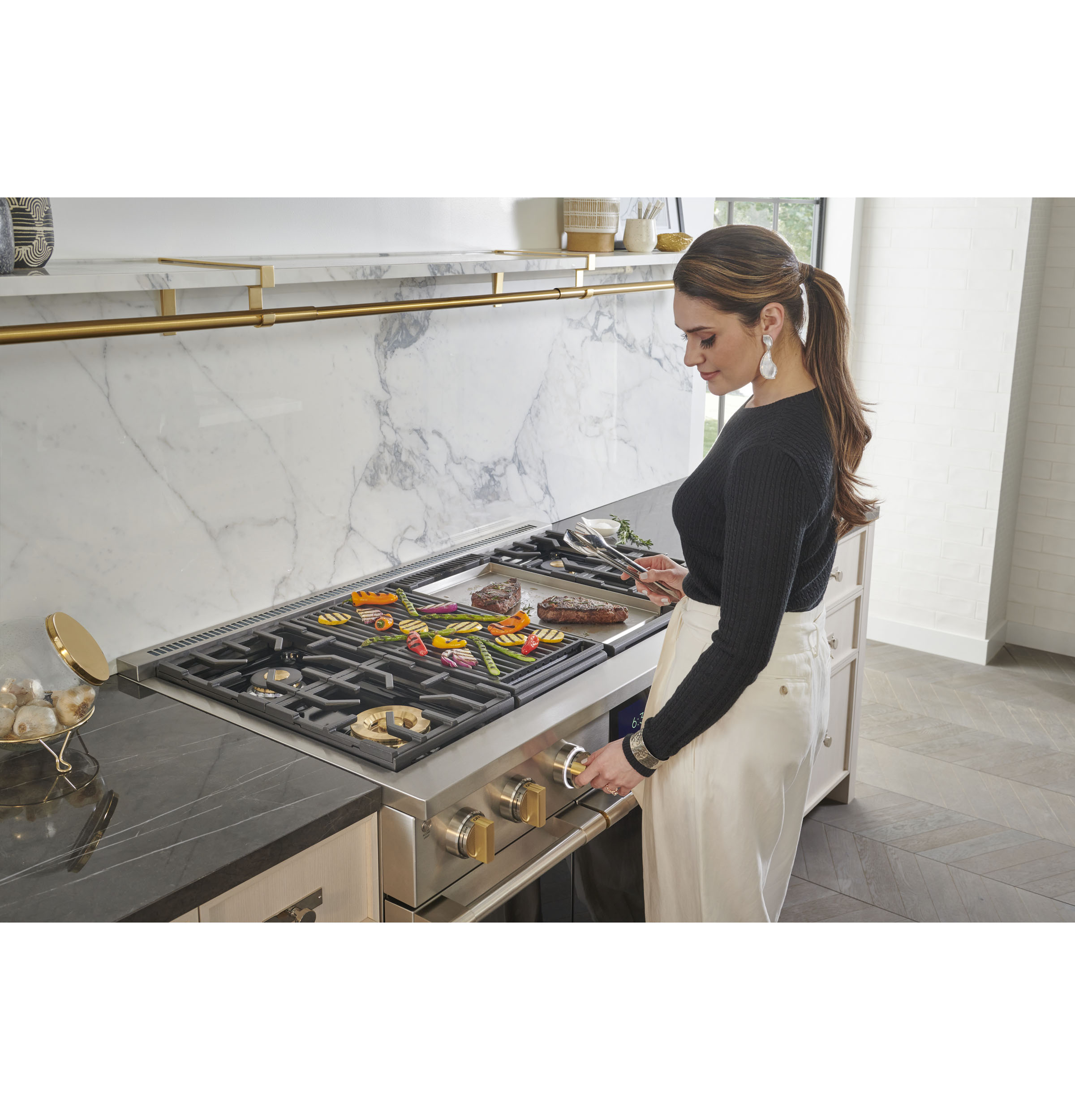Monogram 48" Dual-Fuel Professional Range with 4 Burners, Grill, and Griddle ZDP484NGTSS