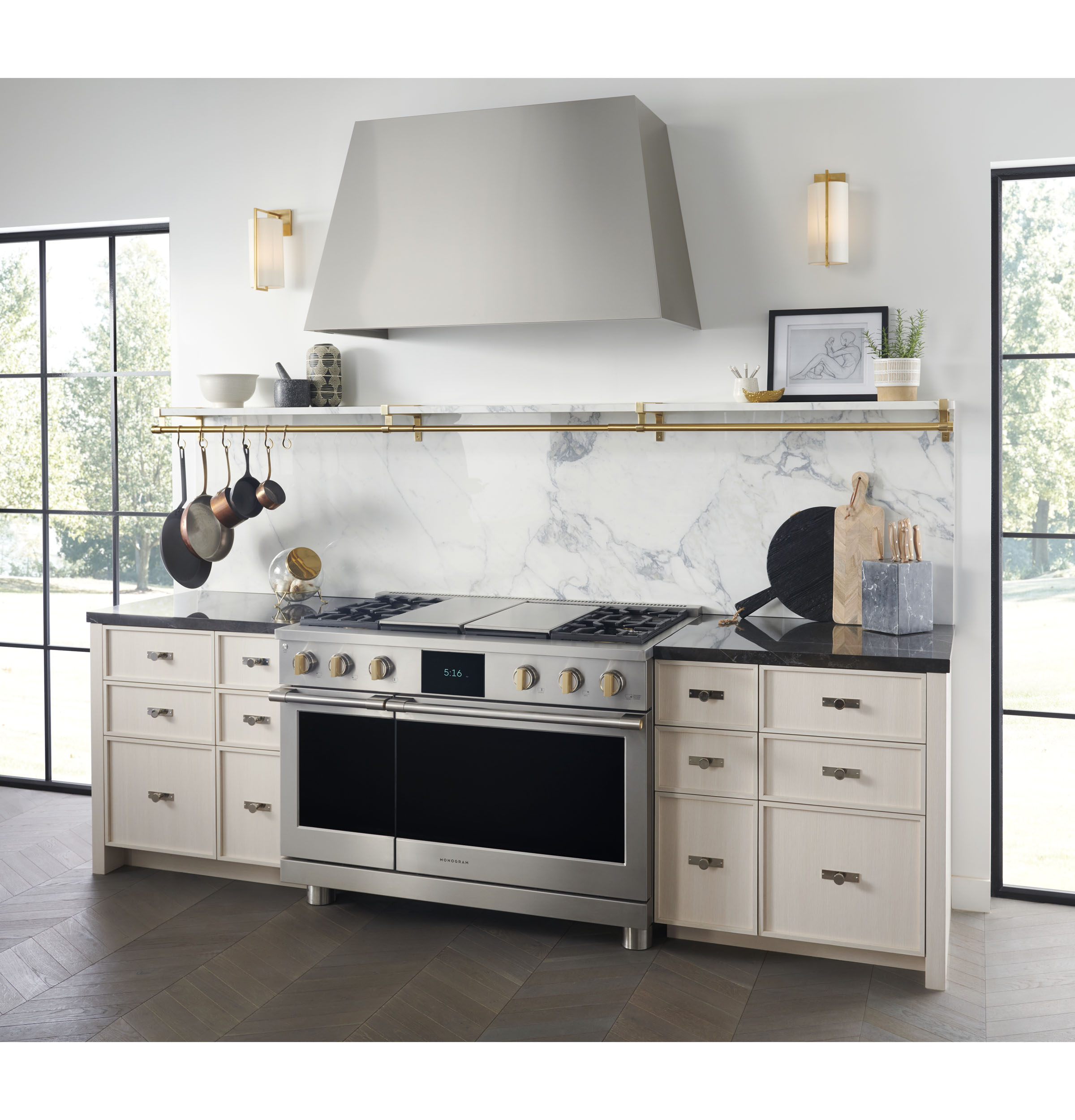 Monogram 48" Dual-Fuel Professional Range with 4 Burners, Grill, and Griddle ZDP484NGTSS