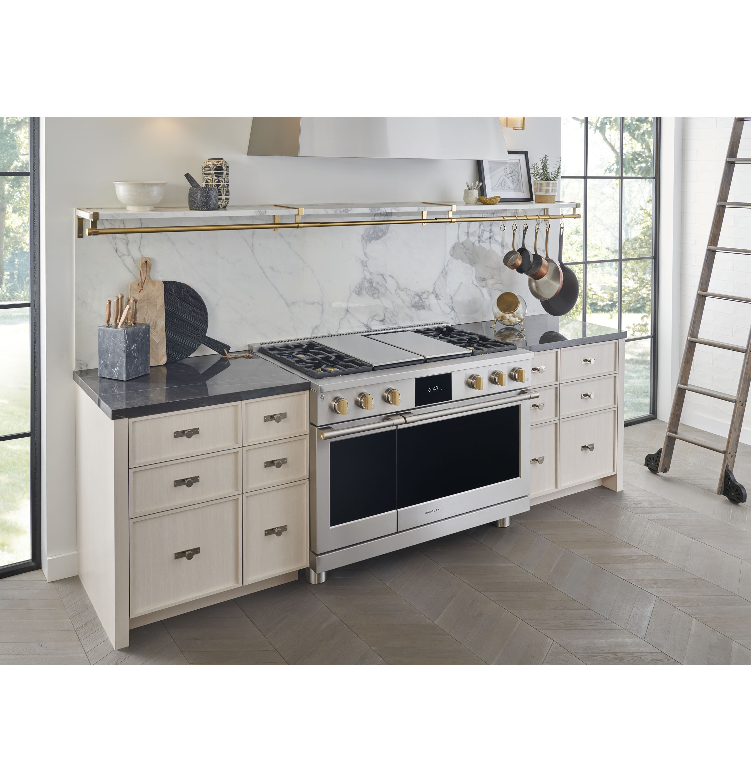 Monogram 48" Dual-Fuel Professional Range with 4 Burners, Grill, and Griddle ZDP484NGTSS