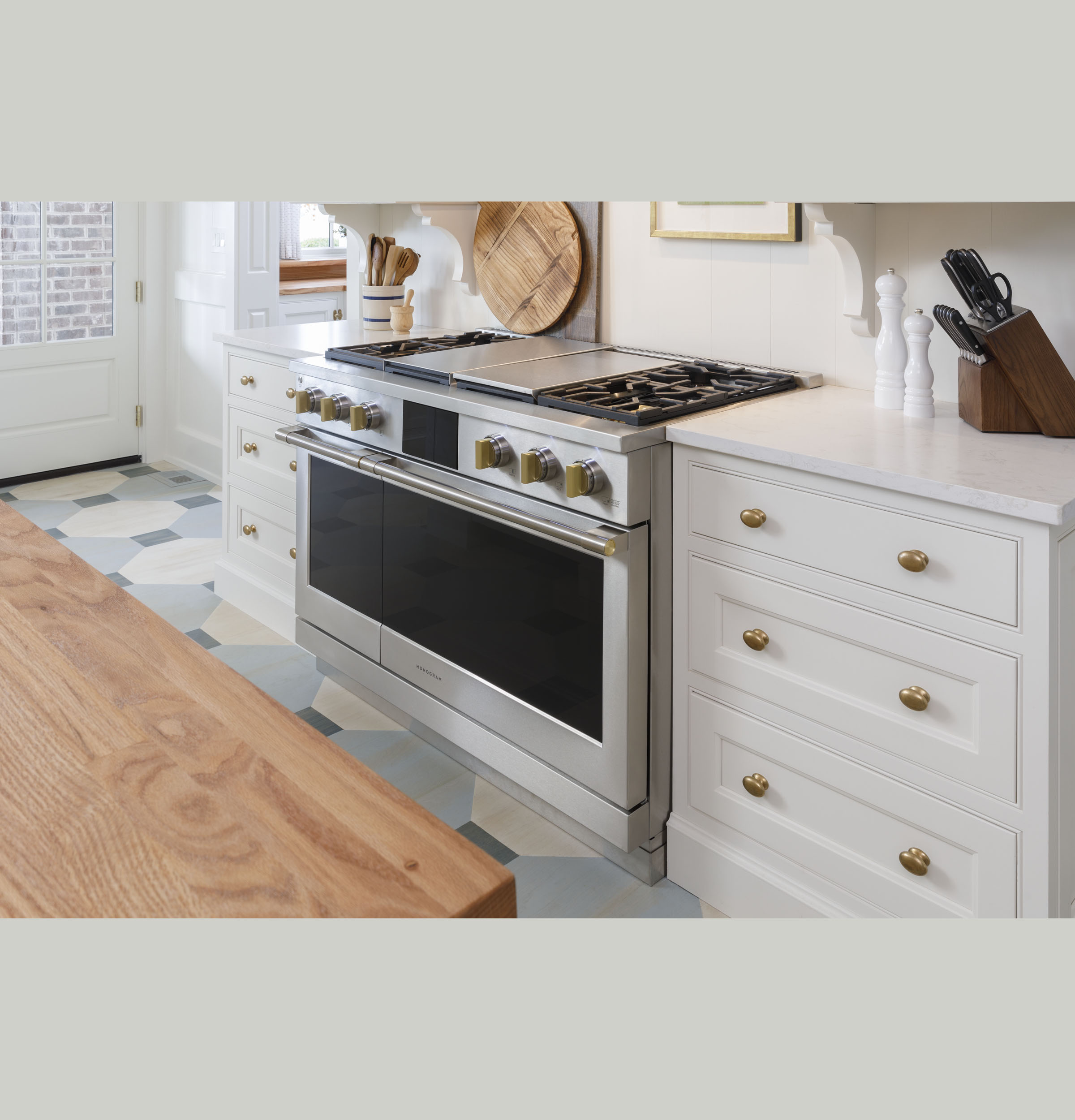 Monogram 48" Dual-Fuel Professional Range with 4 Burners, Grill, and Griddle ZDP484NGTSS