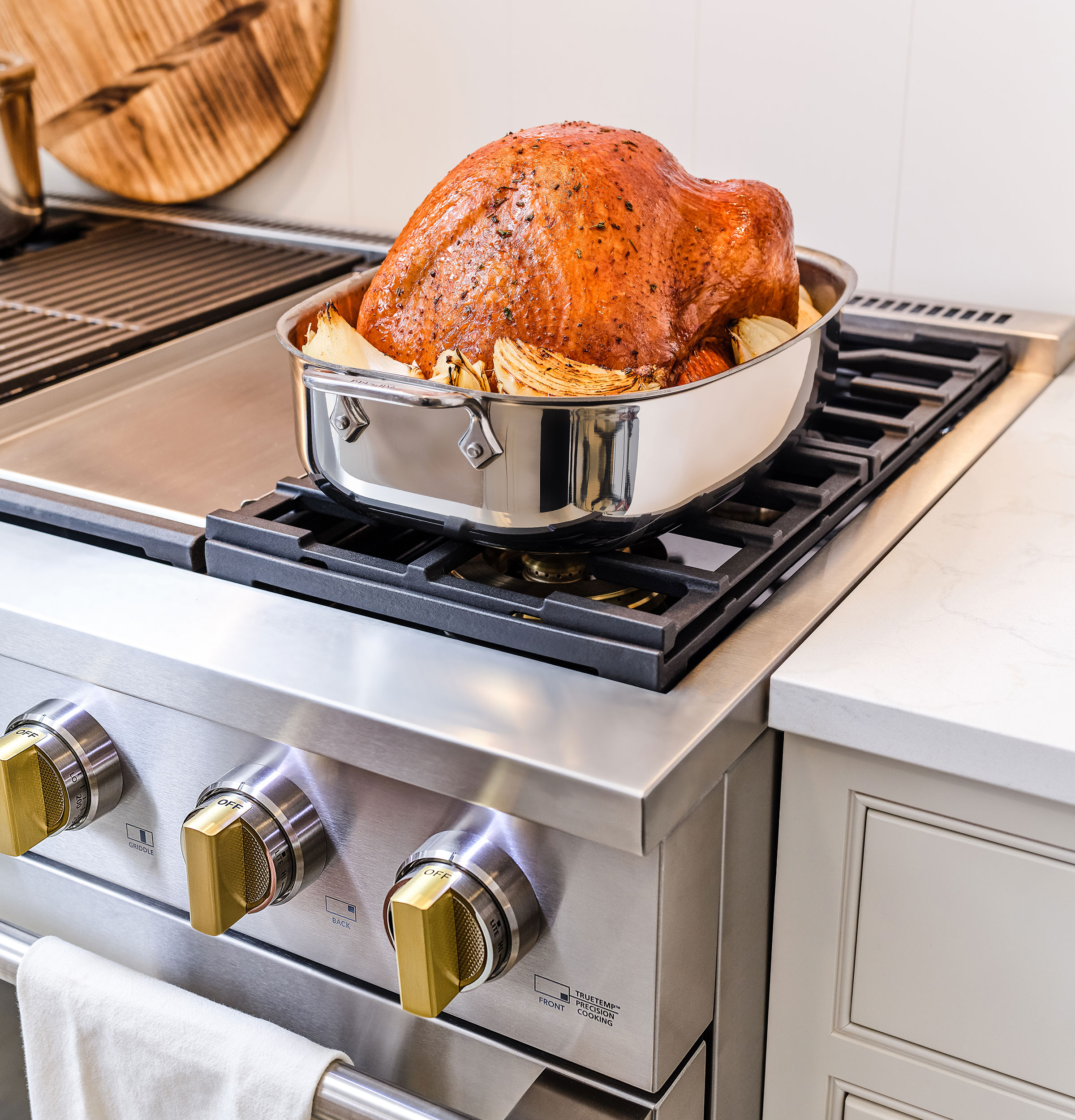 Monogram 48" Dual-Fuel Professional Range with 4 Burners, Grill, and Griddle ZDP484NGTSS