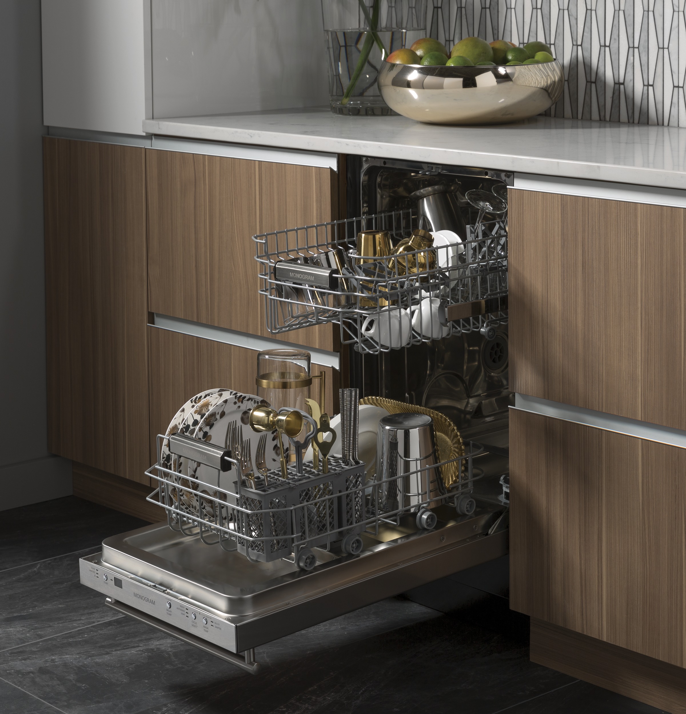 Monogram 18" Panel-Ready Dishwasher ZDT165SILII