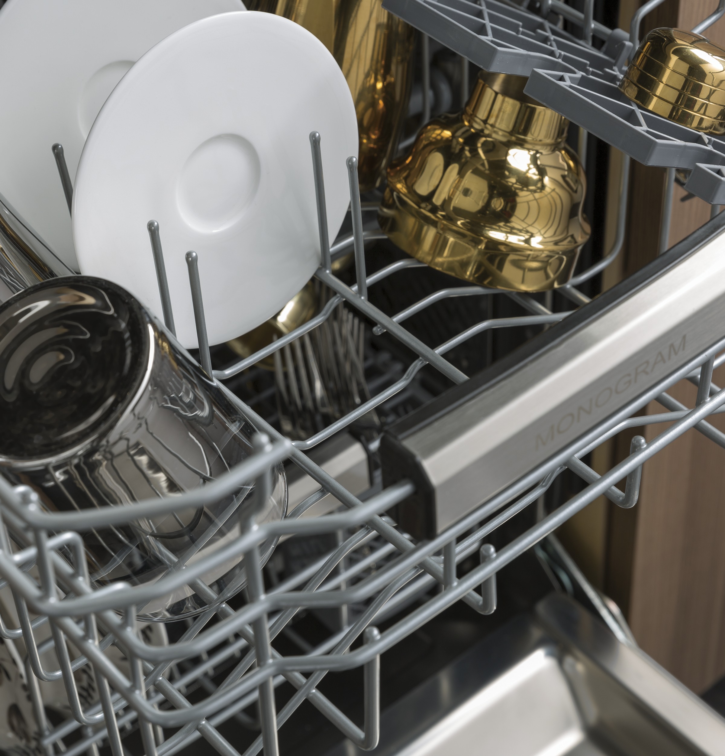 Monogram 18" Panel-Ready Dishwasher ZDT165SILII