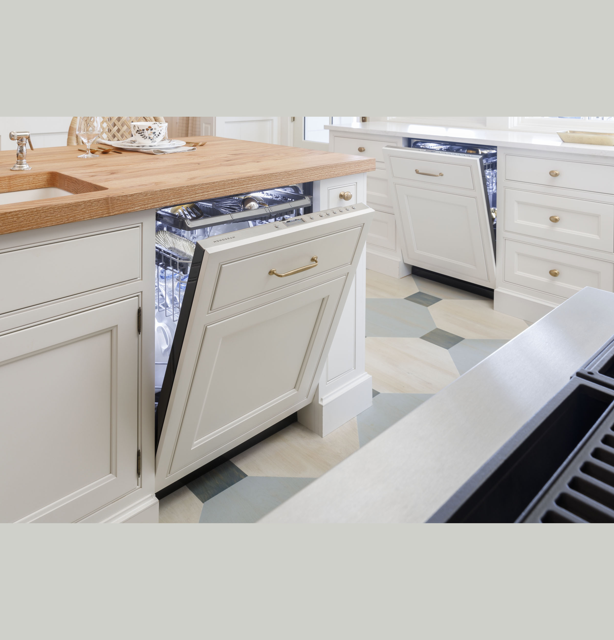 Monogram 24" Panel-Ready Fully Integrated Dishwasher ZDT985SINII