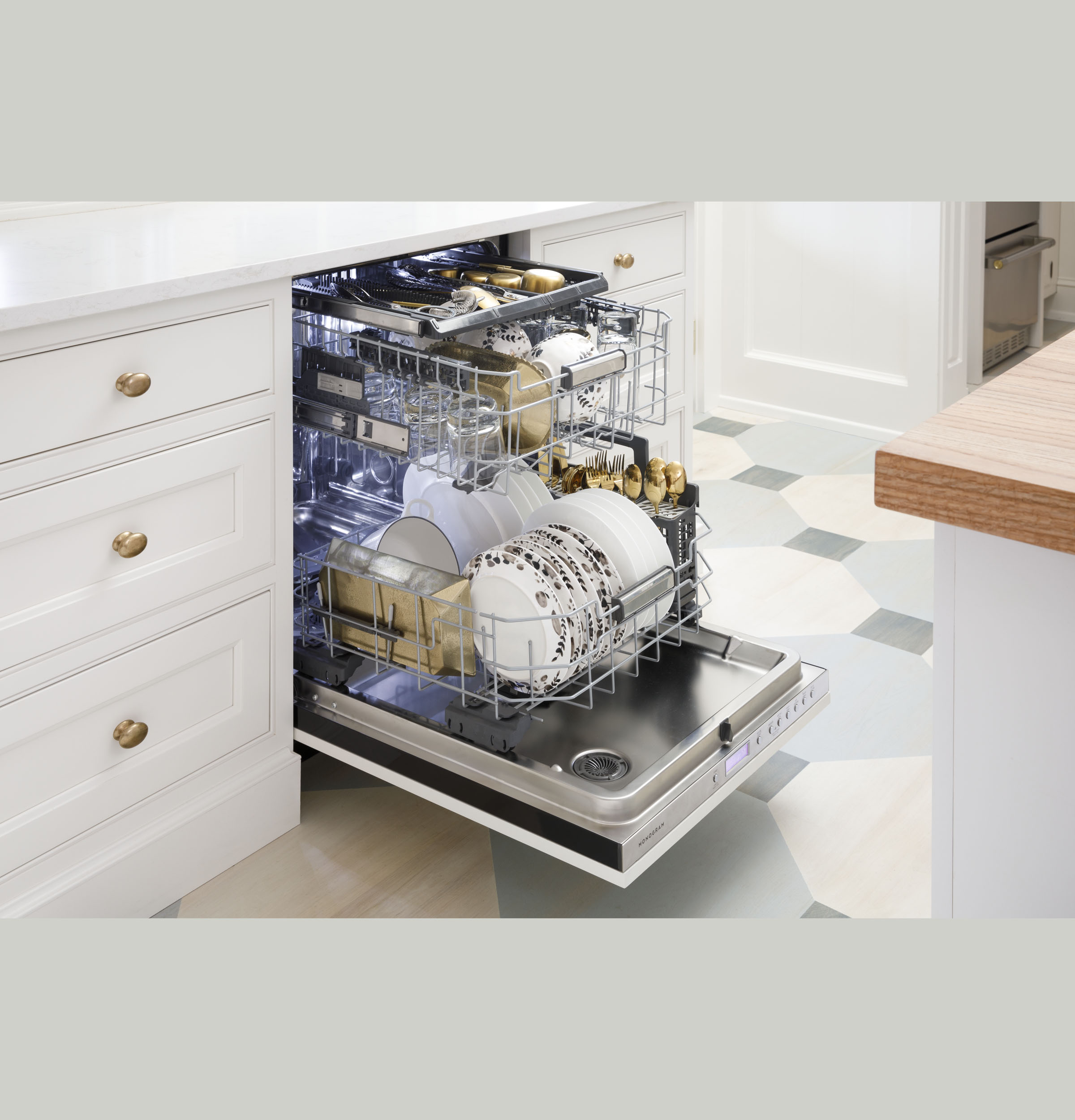Monogram 24" Panel-Ready Fully Integrated Dishwasher ZDT985SINII