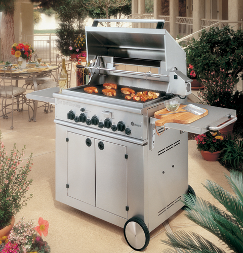 GE 36" Outdoor Cooking Center with 3 Grill Burners, Rotisserie, Smoker and Rack ZGG36L31CSS