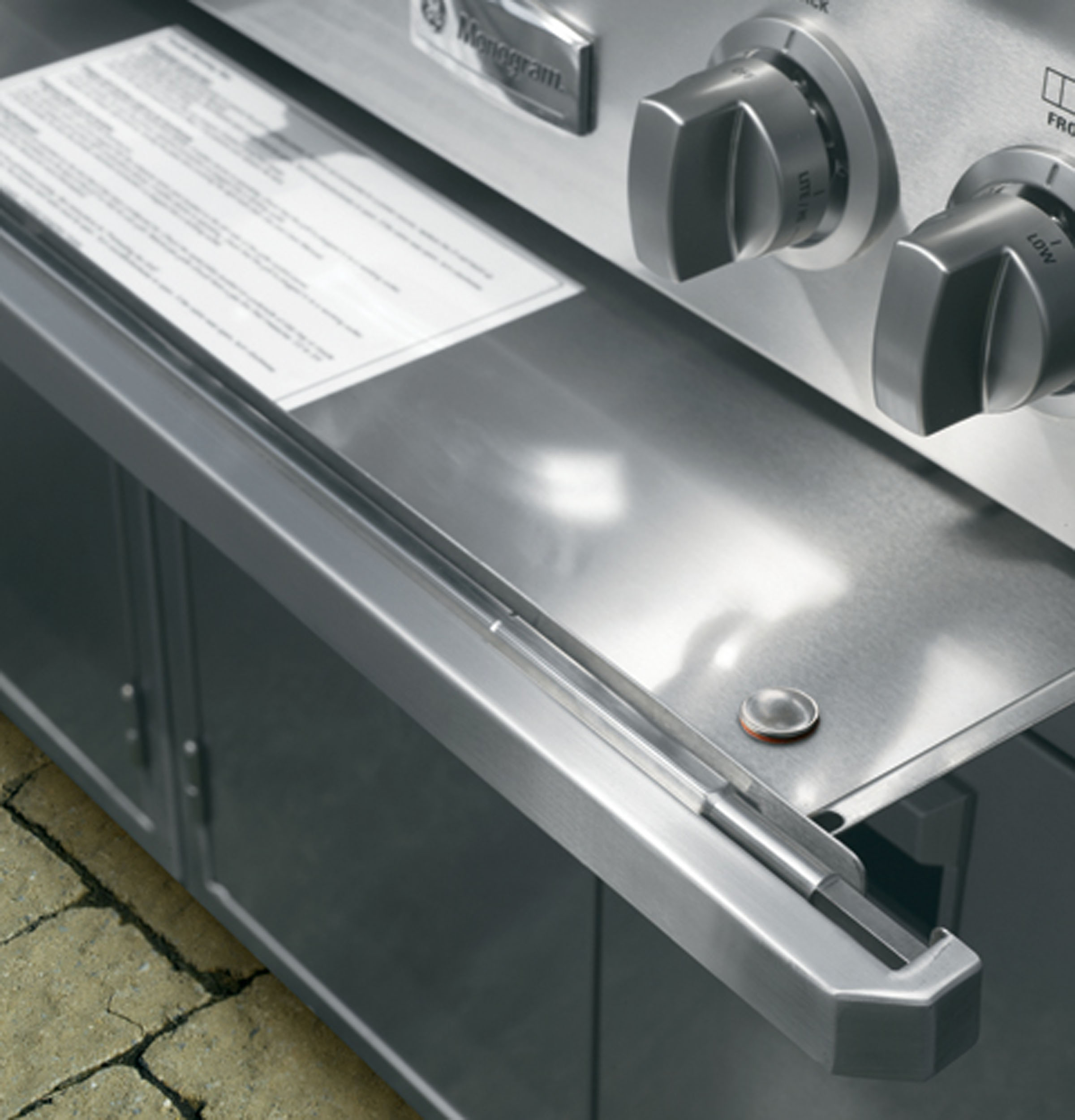 GE 54" Outdoor Cooking Center with Integrated Side Burners ZGG542LCPSS