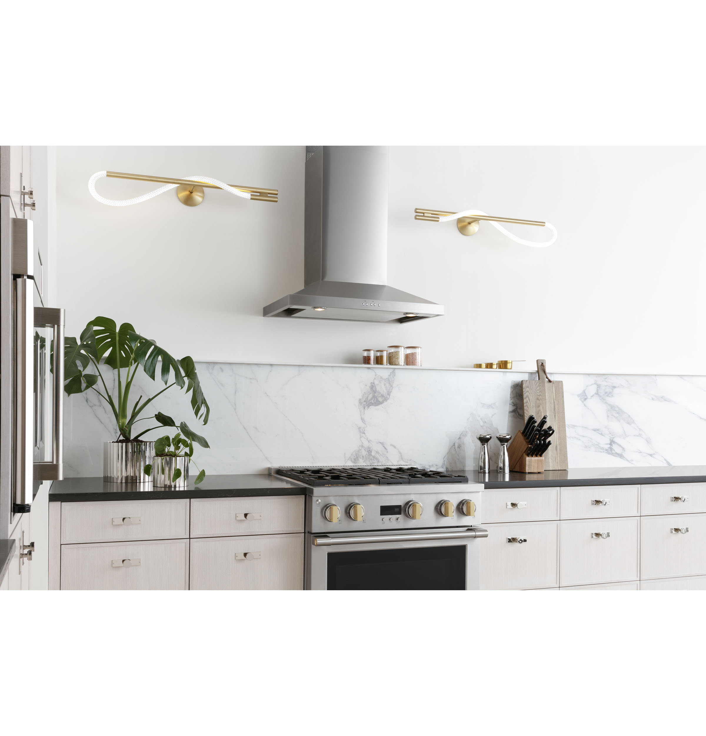 Monogram 30" All Gas Professional Range with 4 Burners ZGP304NTSS