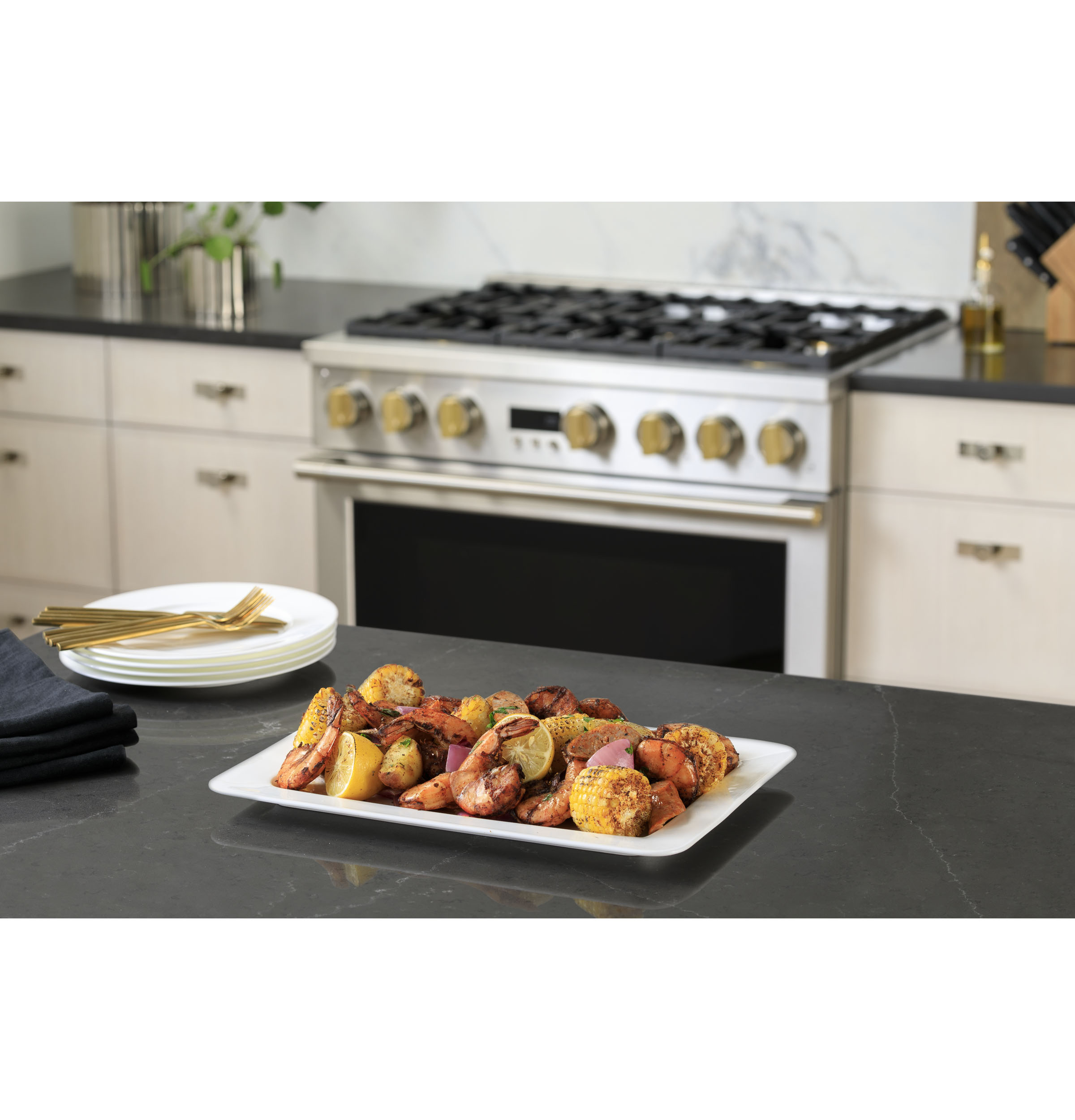 Monogram 36" All Gas Professional Range with 4 Burners and Griddle ZGP364NDTSS
