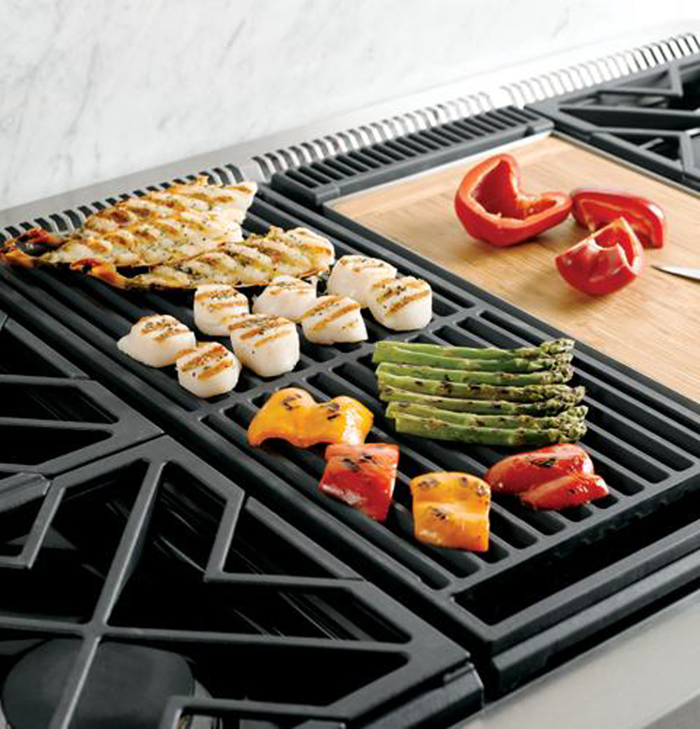 GE Monogram® 48" Professional Gas Rangetop with 4 Burners, Grill, and Griddle( Liquid Propane) ZGU484LGPSS