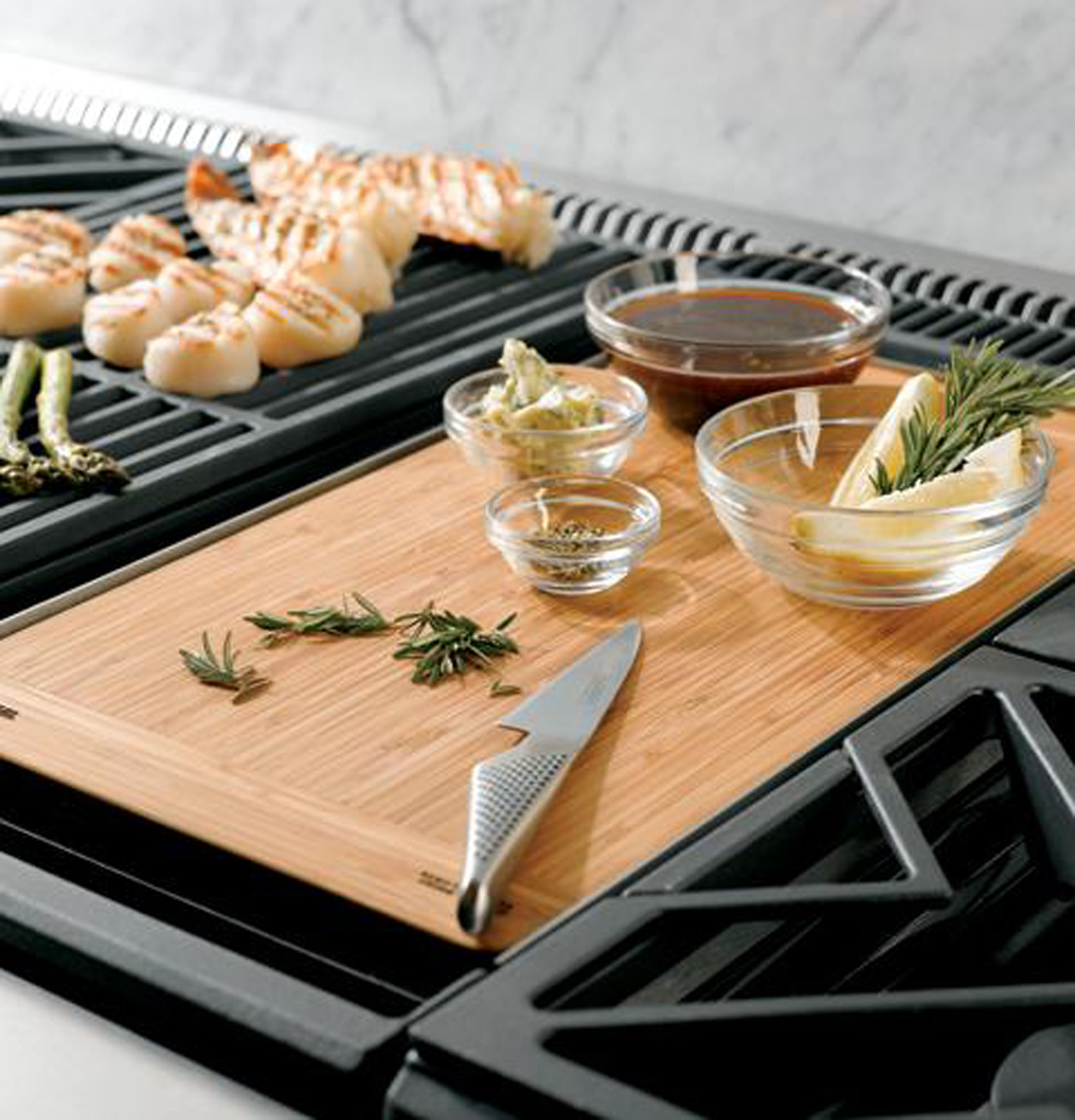 GE Monogram® 48" Professional Gas Rangetop with 4 Burners, Grill, and Griddle( Liquid Propane) ZGU484LGPSS