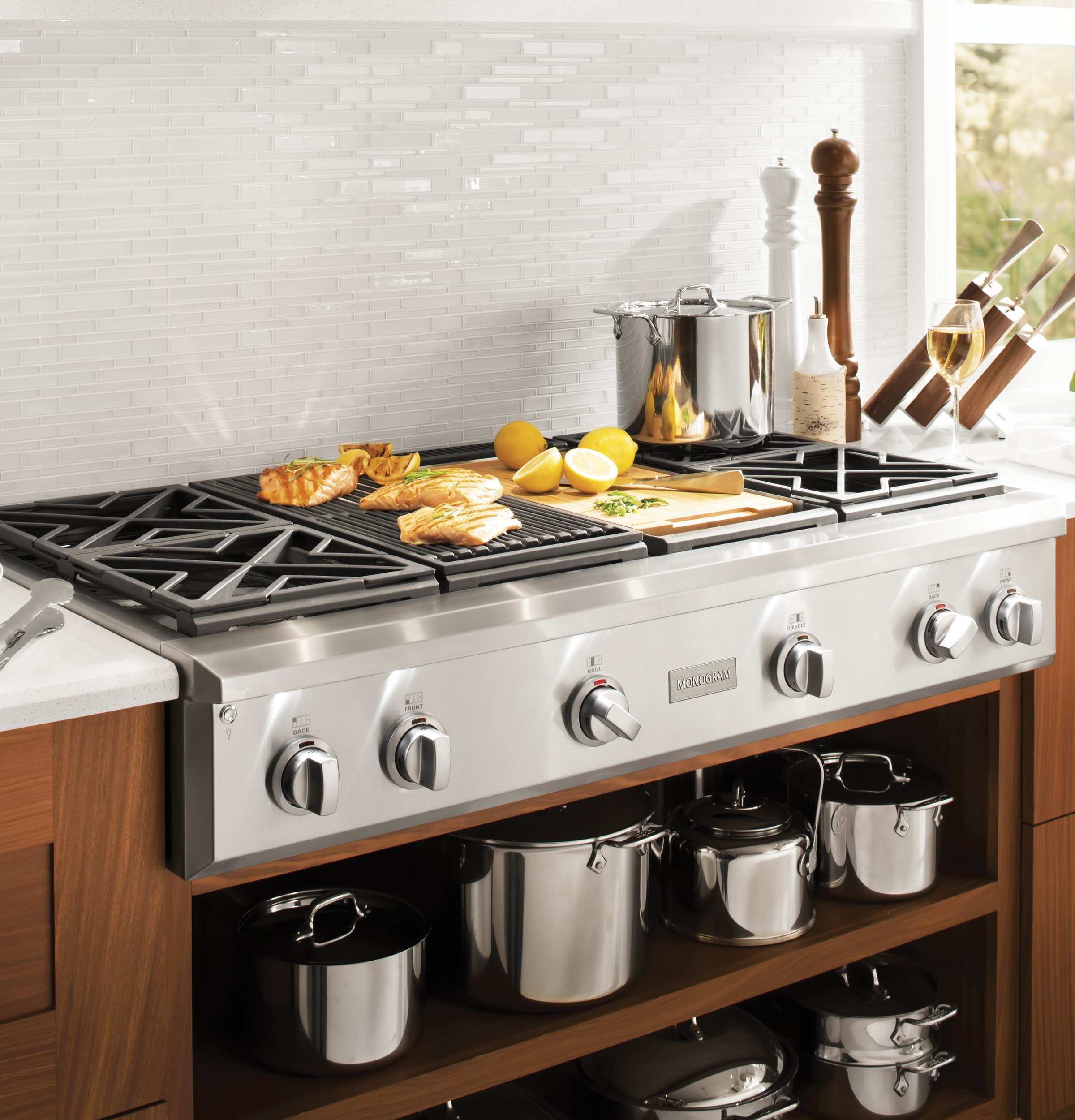 GE Monogram® 48" Professional Gas Rangetop with 4 Burners, Grill, and Griddle( Liquid Propane) ZGU484LGPSS
