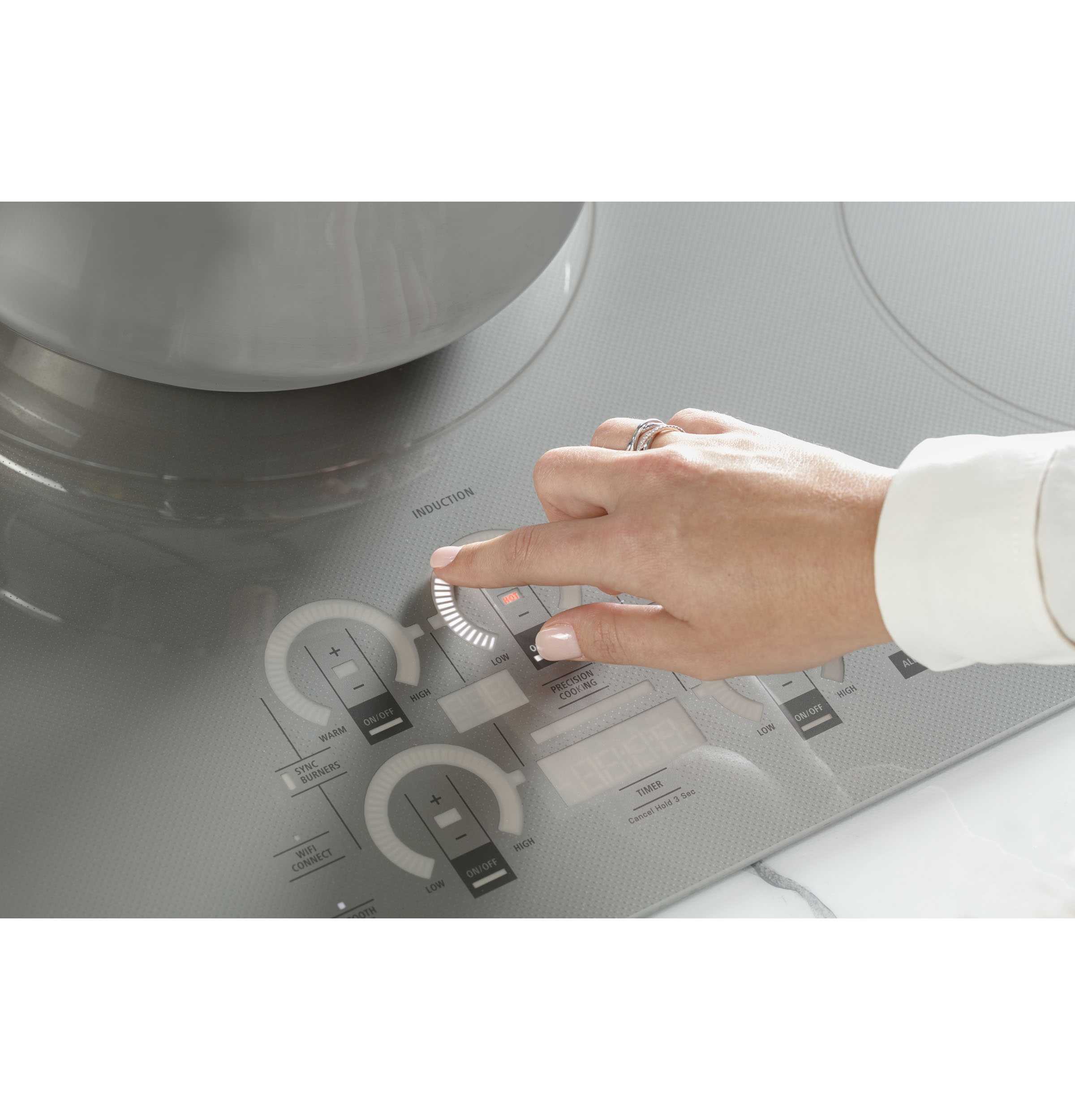 Monogram ENERGY STAR® 36" Induction Cooktop ZHU36RDTBB