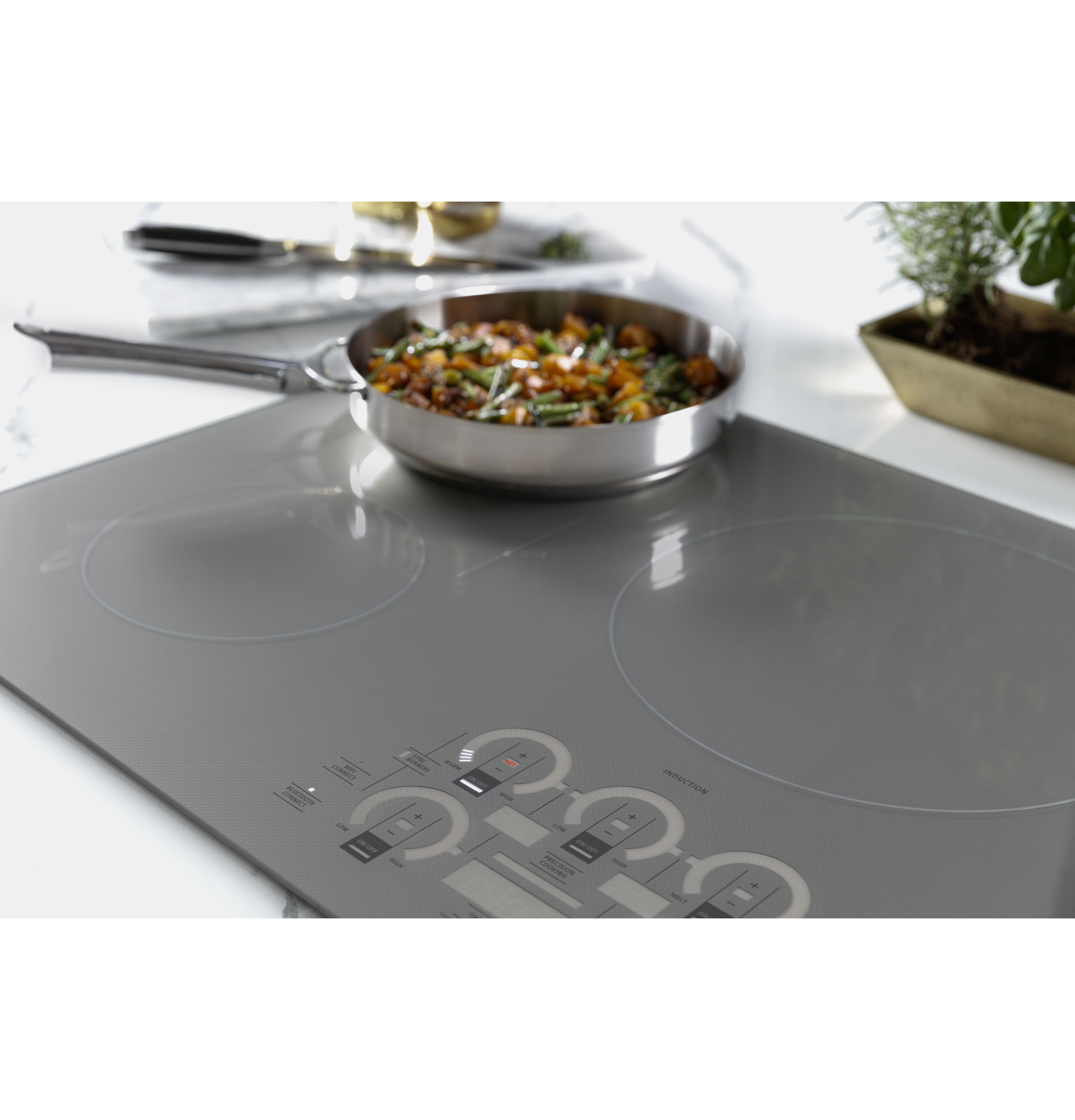 Monogram ENERGY STAR® 36" Induction Cooktop ZHU36RDTBB